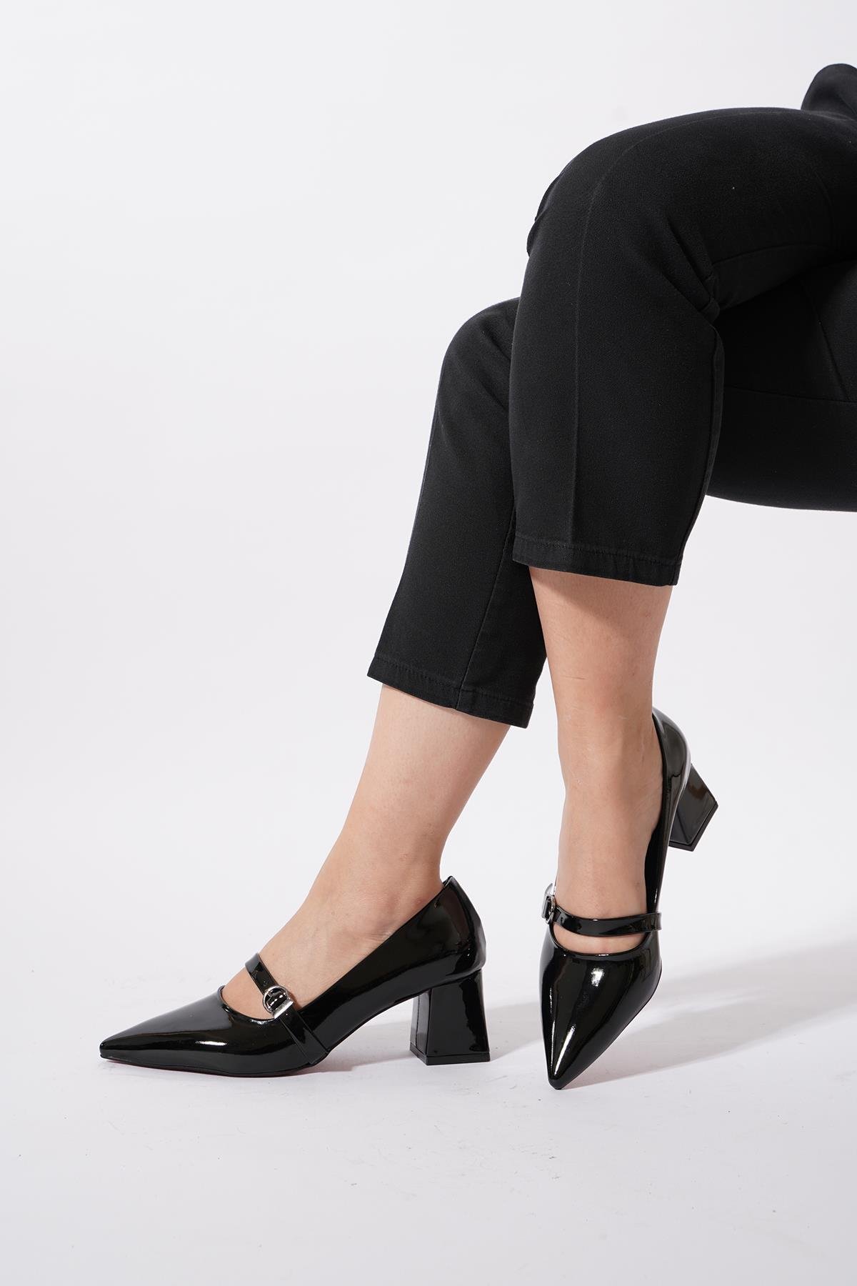 Talia Üst Kemerli Kadın Topuklu Ayakkabı Siyah Rugan