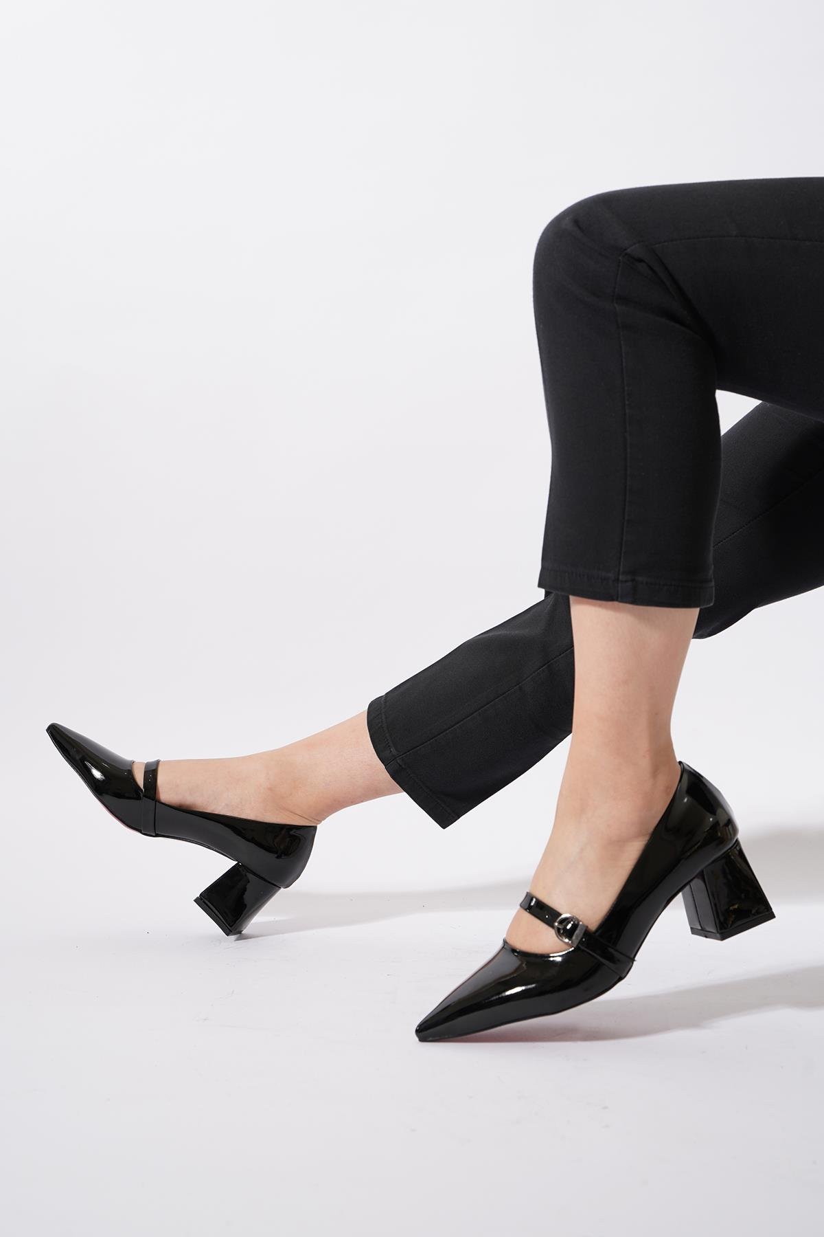 Talia Üst Kemerli Kadın Topuklu Ayakkabı Siyah Rugan