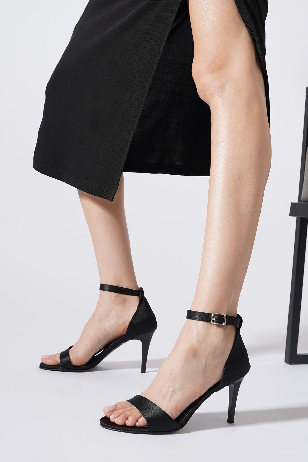 Tenset Tek Bant Topuklu Kadın Ayakkabı Siyah Saten