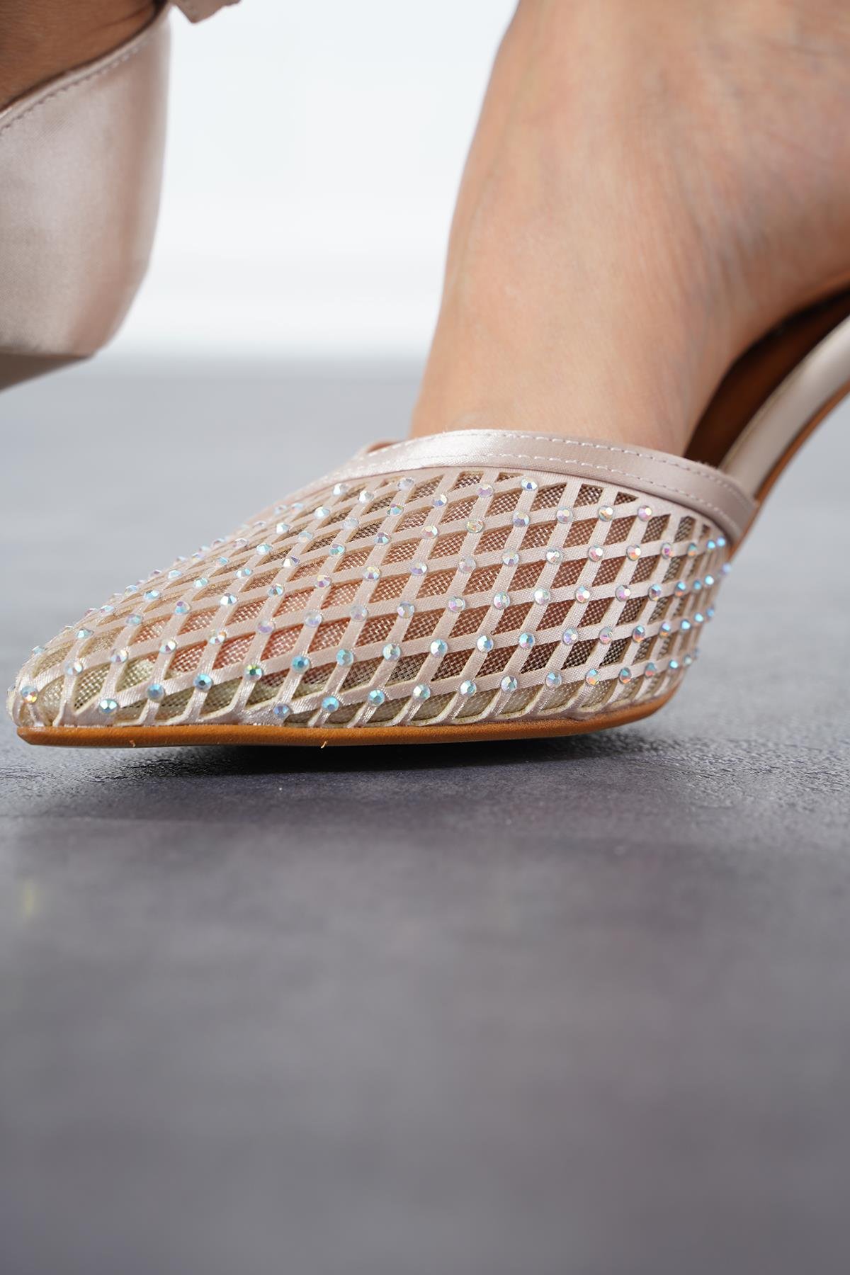 Teri V Ağız FileTaşlı Taşlı Kadın Topuklu Ayakkabı Ten Saten