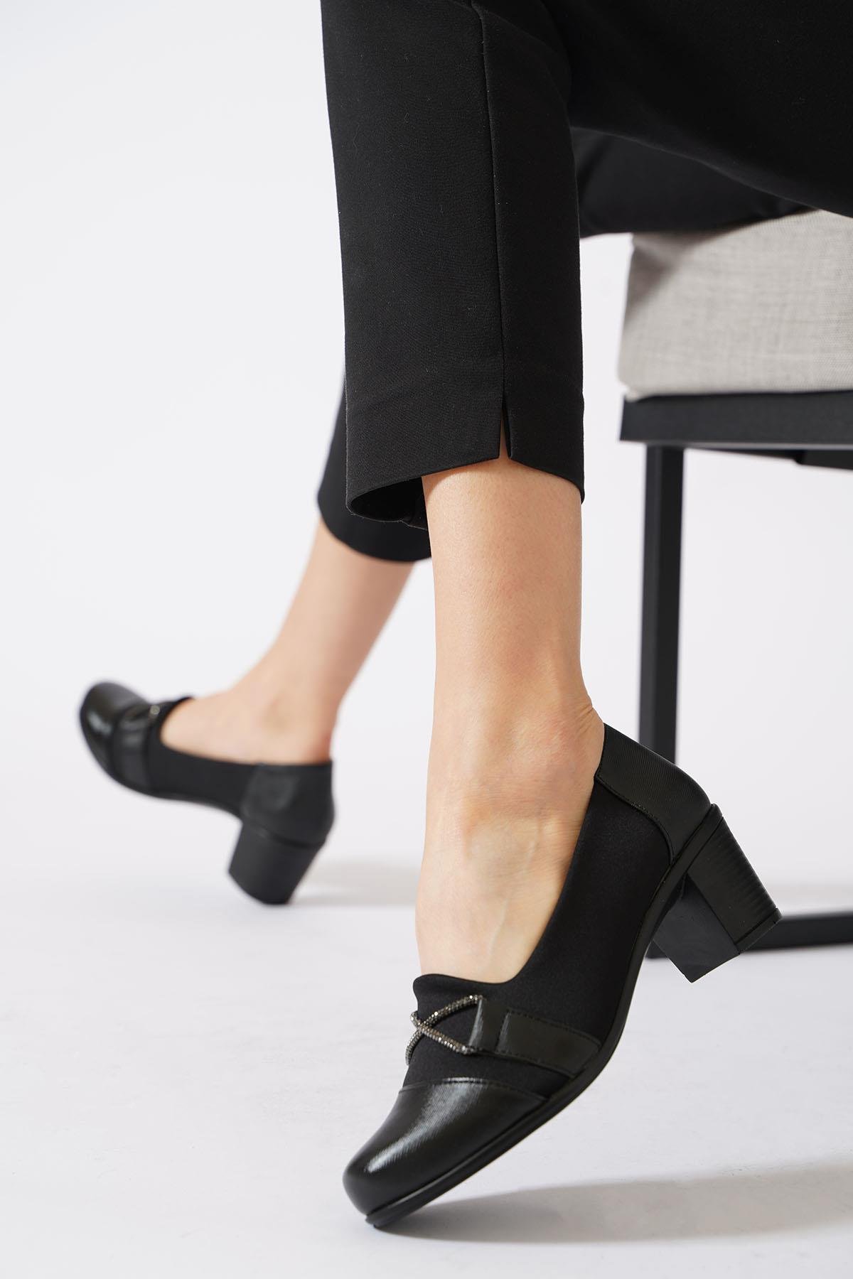 Terşa Çapraz Taşlı  Alçak Topuklu  Kadın Ayakkabı Siyah