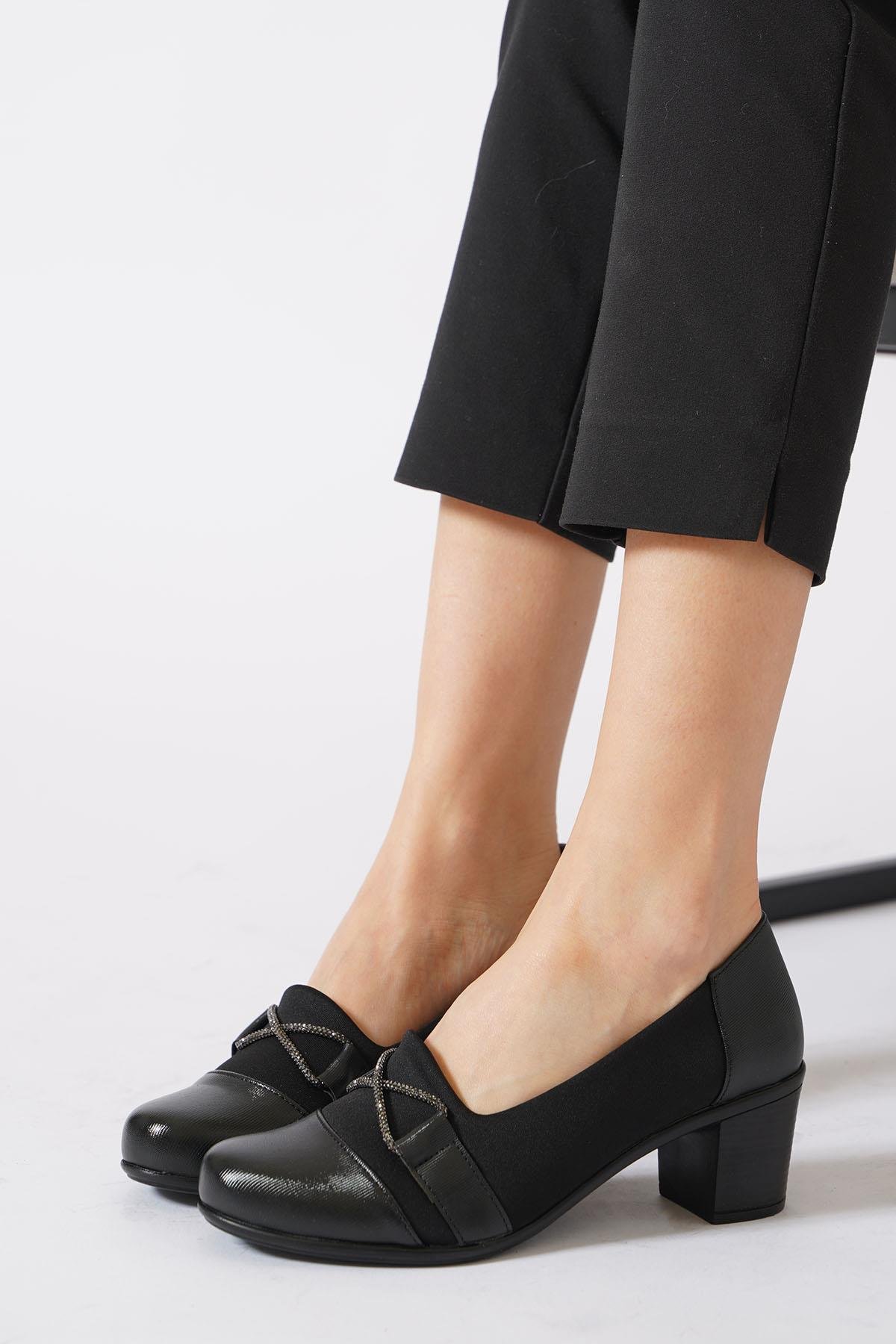 Terşa Çapraz Taşlı  Alçak Topuklu  Kadın Ayakkabı Siyah