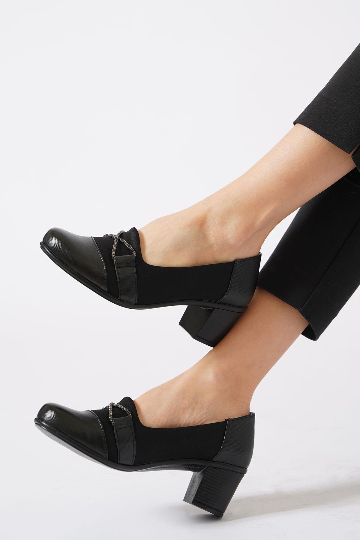 Terşa Çapraz Taşlı  Alçak Topuklu  Kadın Ayakkabı Siyah