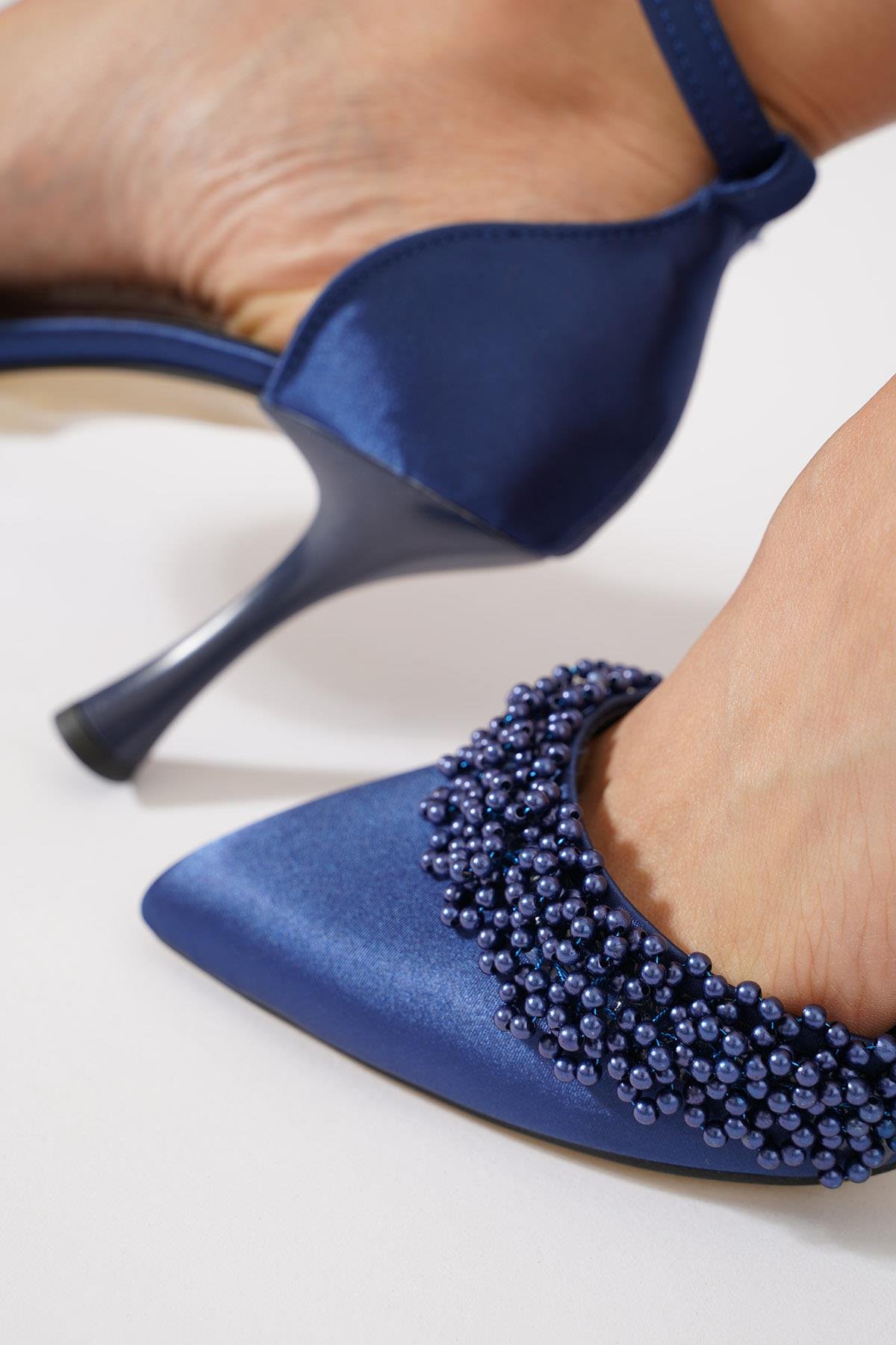 Vanles İncili Bilek Atkı Kadın Abiye Ayakkabı Lacivert Saten