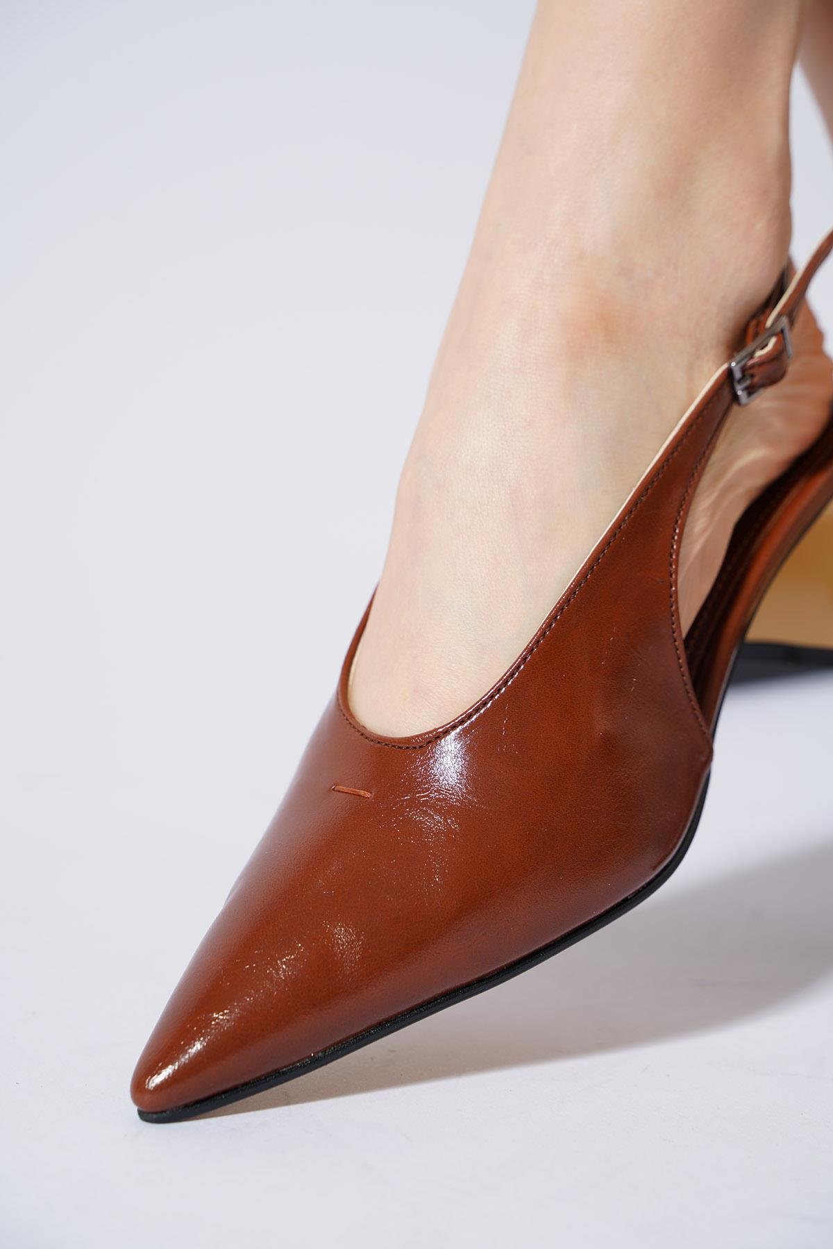 Warste Düz Yüz Arka Açık Kadın Topuklu Ayakkabı  Kahve Kırışık