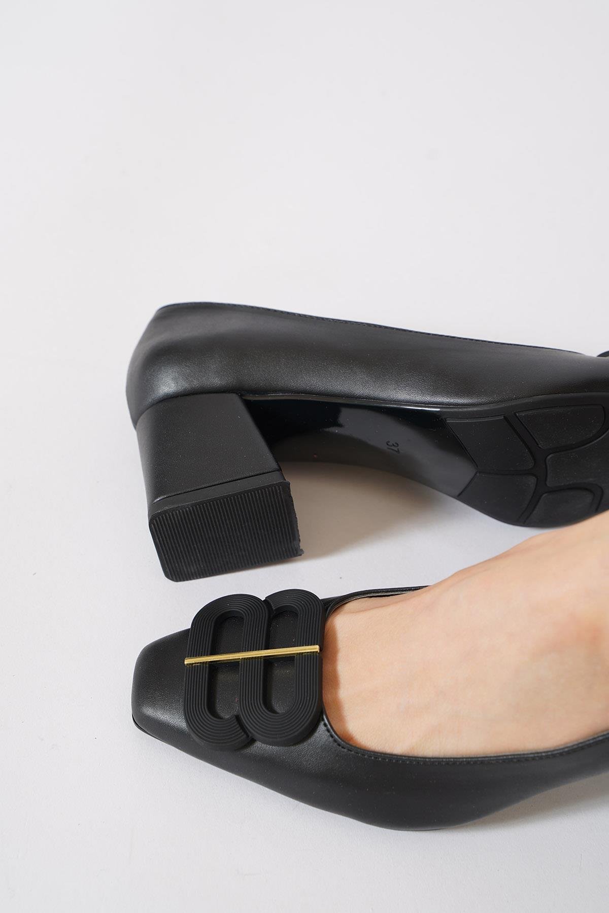 Weryert Sargı Tokalı Kadın Topuklu Ayakkabı Siyah Cilt