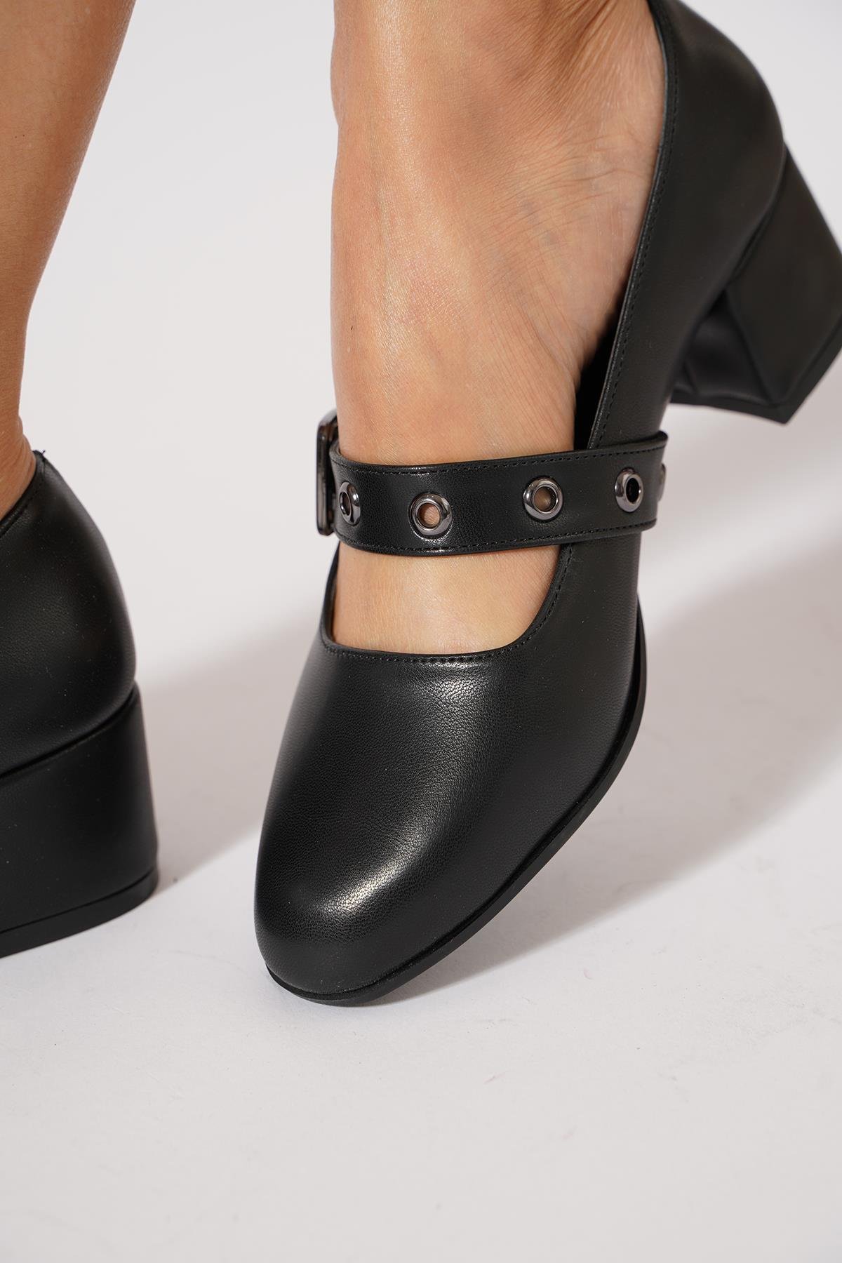 Yero Kemer Delilki Kadın Topuklu Ayakkabı Siyah Cilt