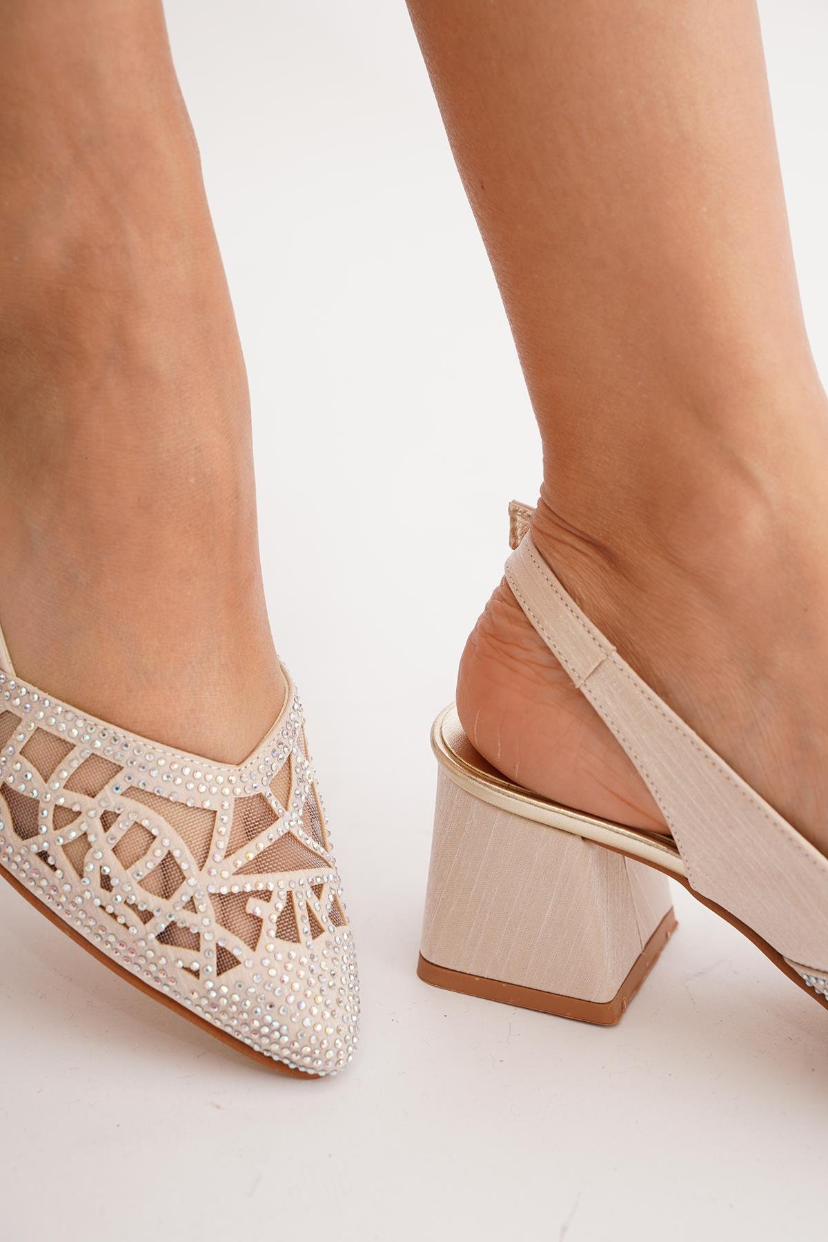 Yunar Arka Açık Taşlı Kadın Topuklu Ayakkabı Altın