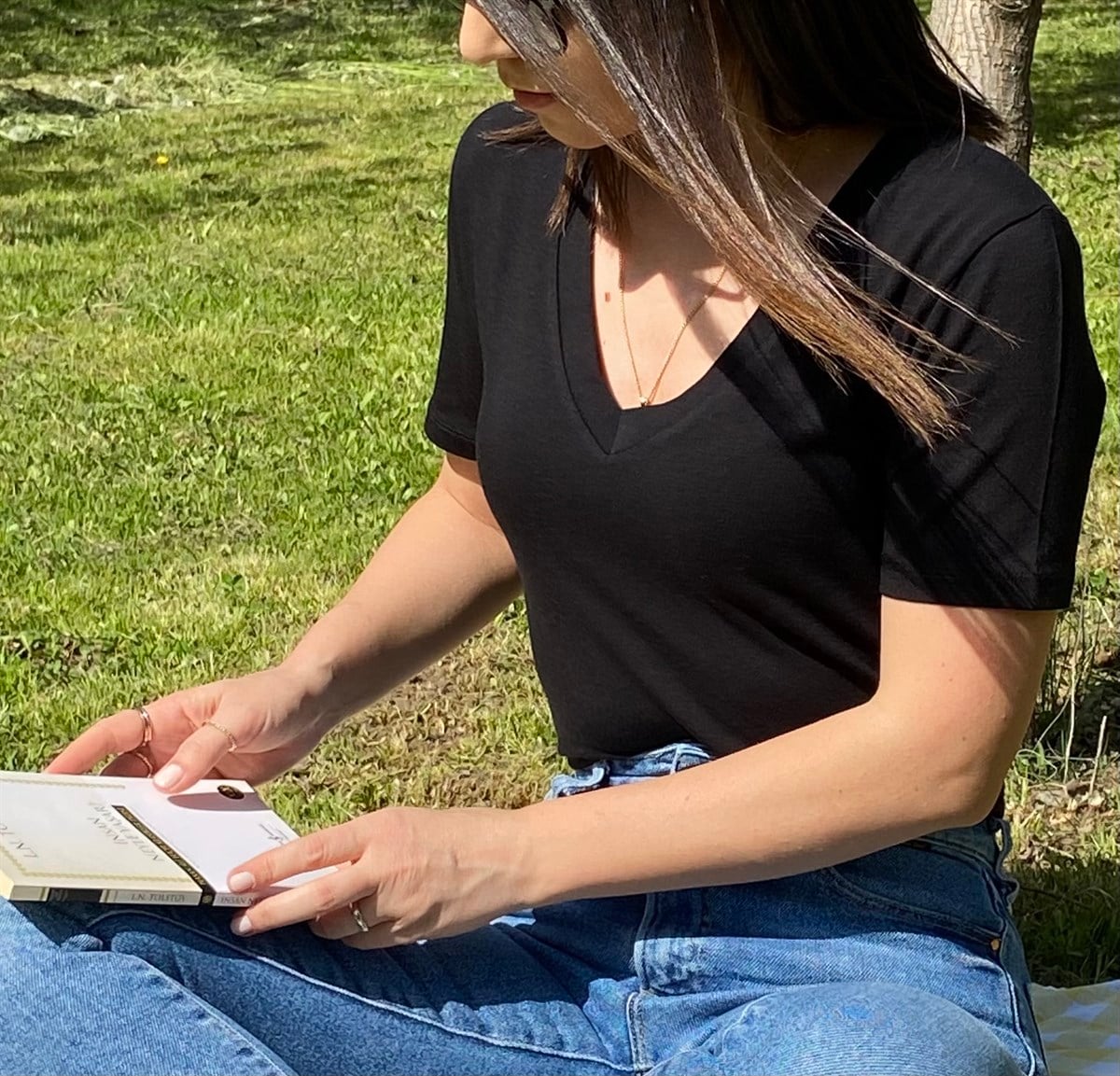 Cotton Modal V Yaka Siyah Tişört