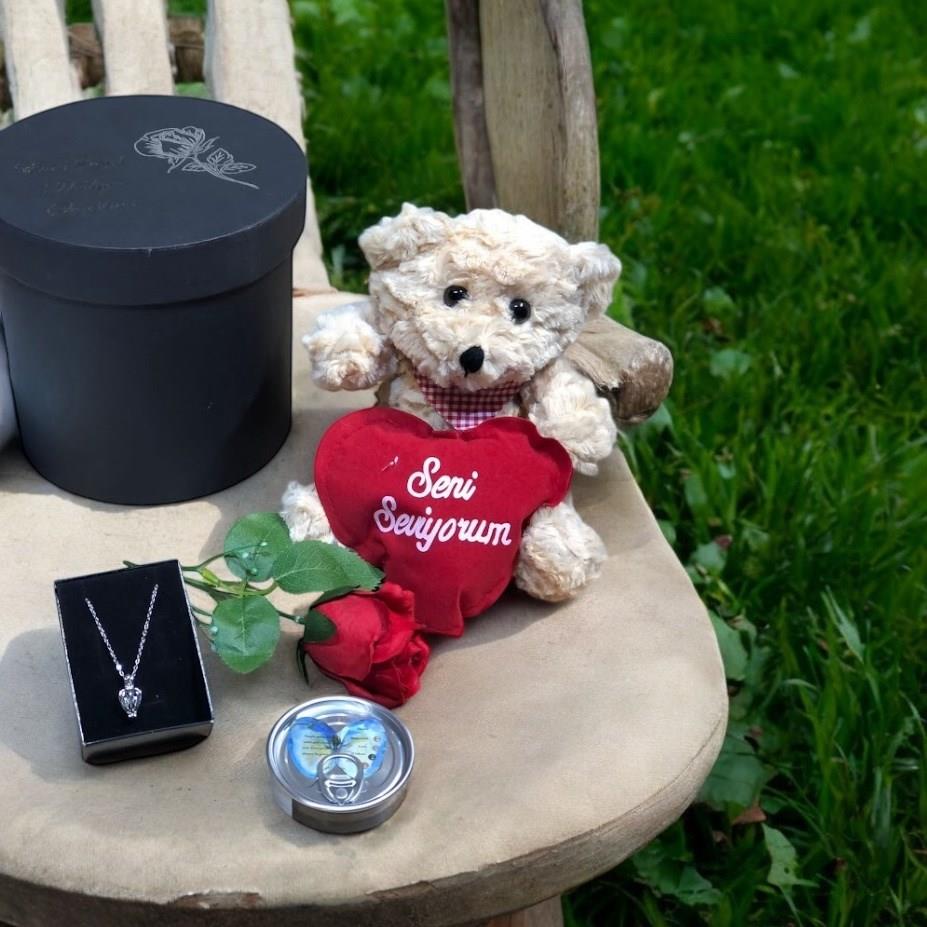 Silindir Kutu İçerisinde Hediye Seti Sevgiliye En Özel 14 Şubat Sevgililer Günü Hediyesi