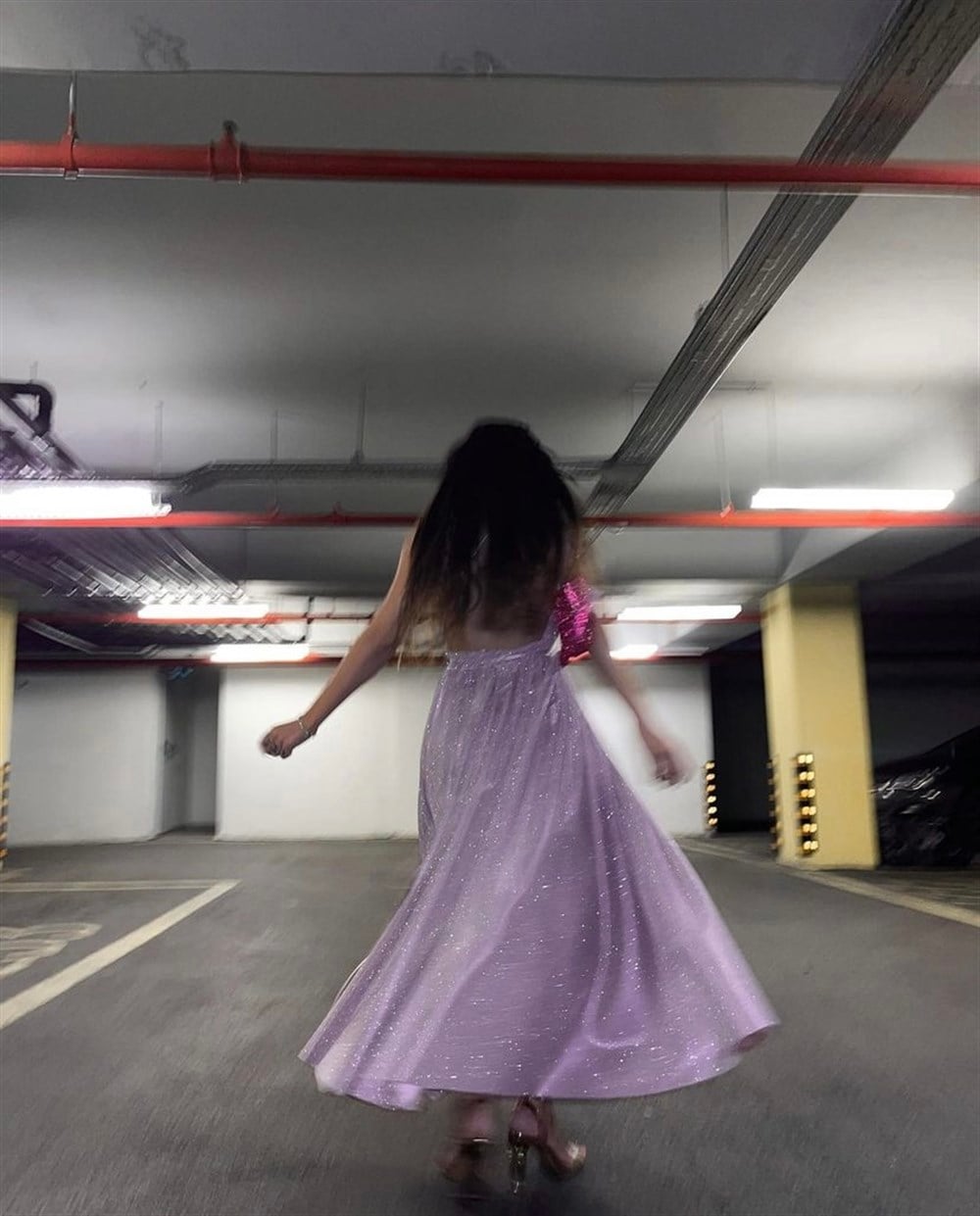 Özel Tasarım Kırmızı Simli Midi Boy Elbise