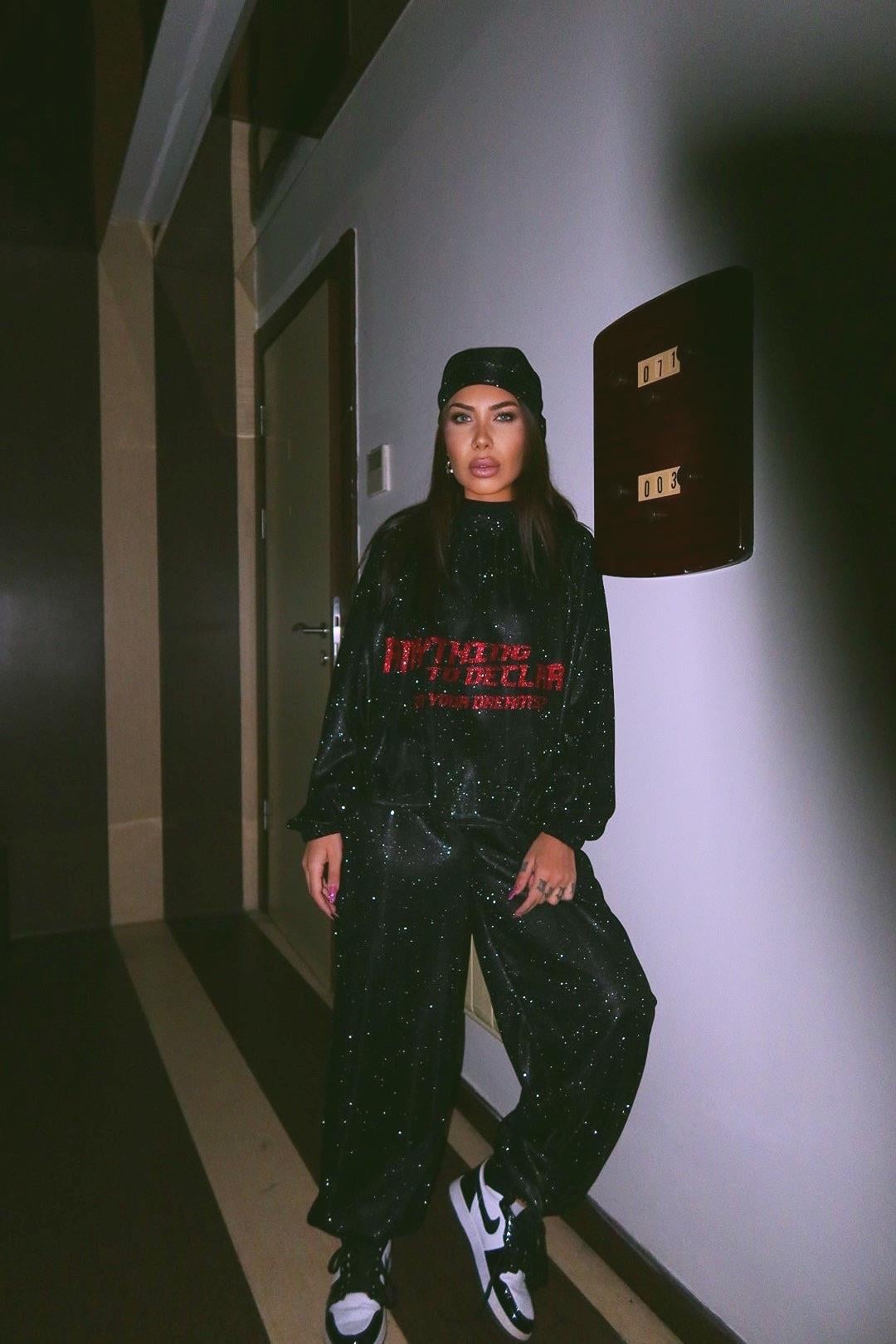 Simli Kırmızı Baskılı Sweatshirt