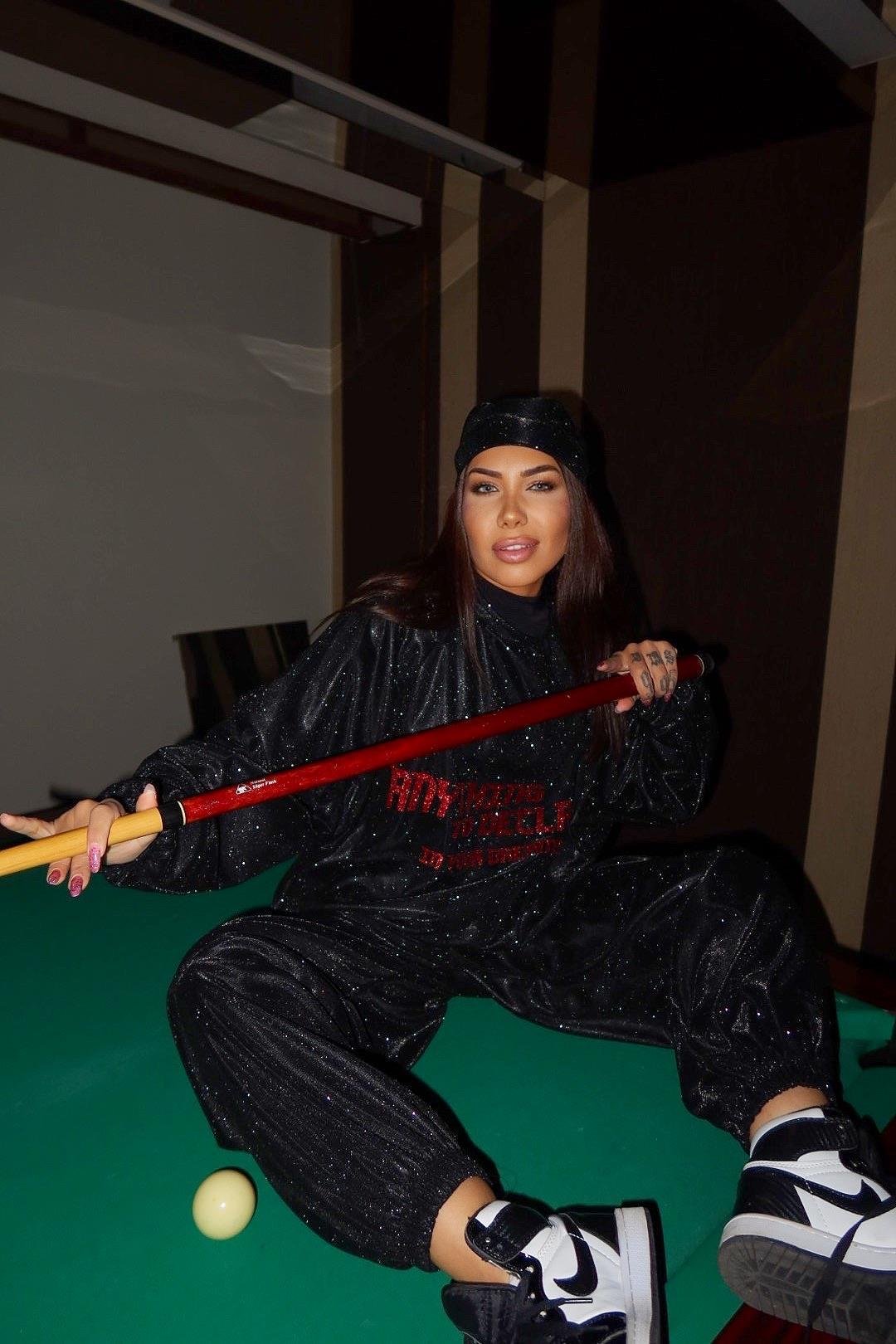 Simli Kırmızı Baskılı Sweatshirt