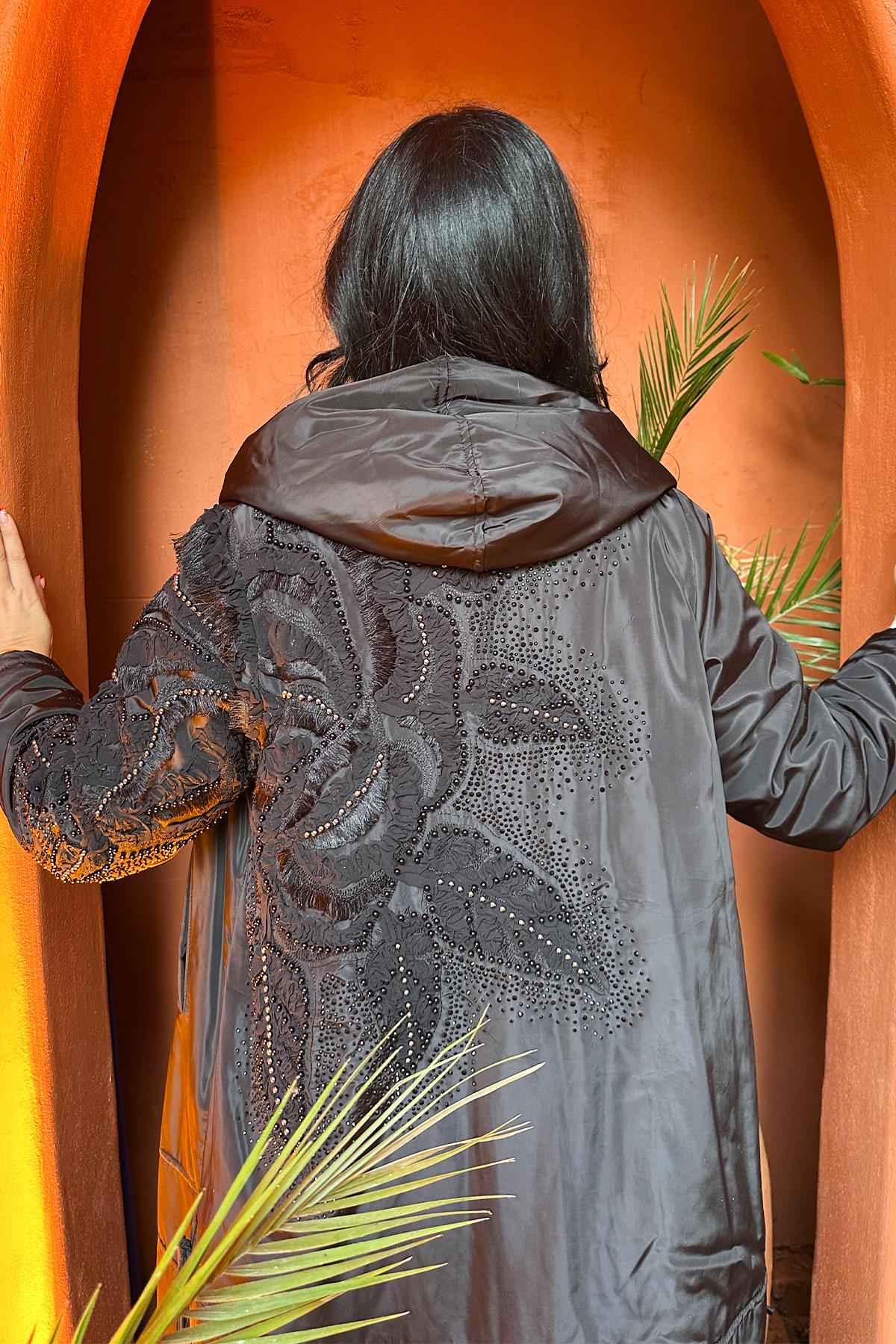 -20 Korumalı Taş Detaylı Büyük Beden Mont - Siyah 