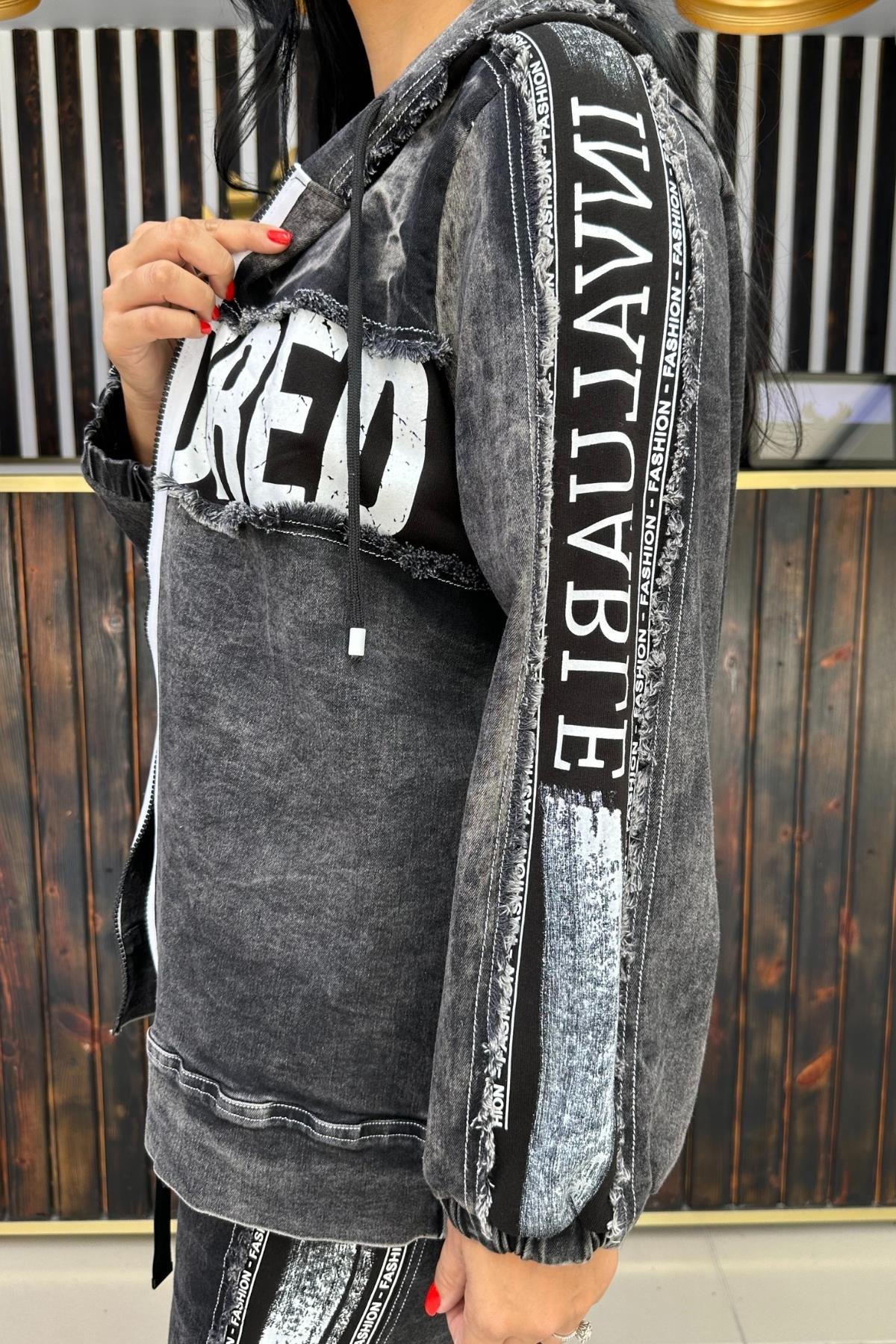 KAPŞONLU YAZI DETAYLI JEAN CEKET  BÜYÜK BEDEN