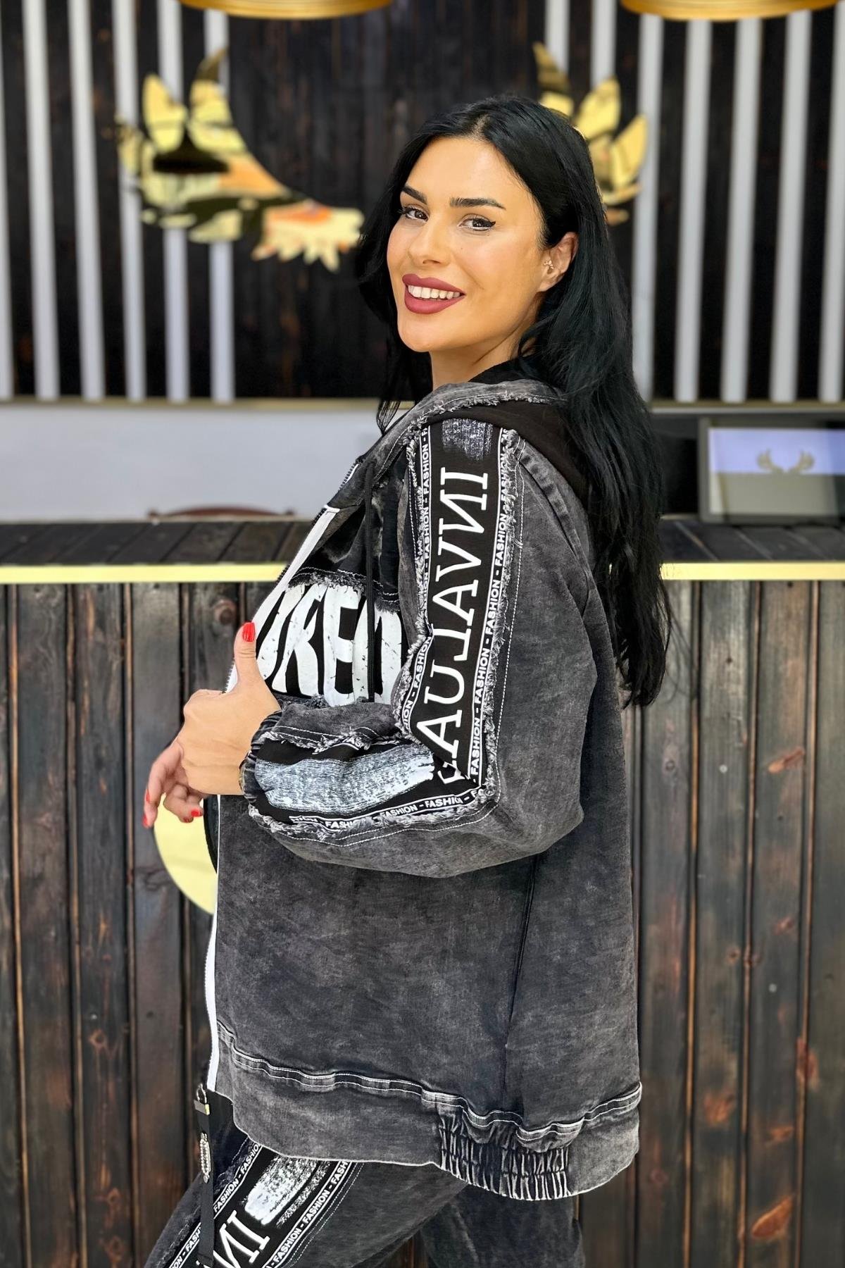 KAPŞONLU YAZI DETAYLI JEAN CEKET  BÜYÜK BEDEN