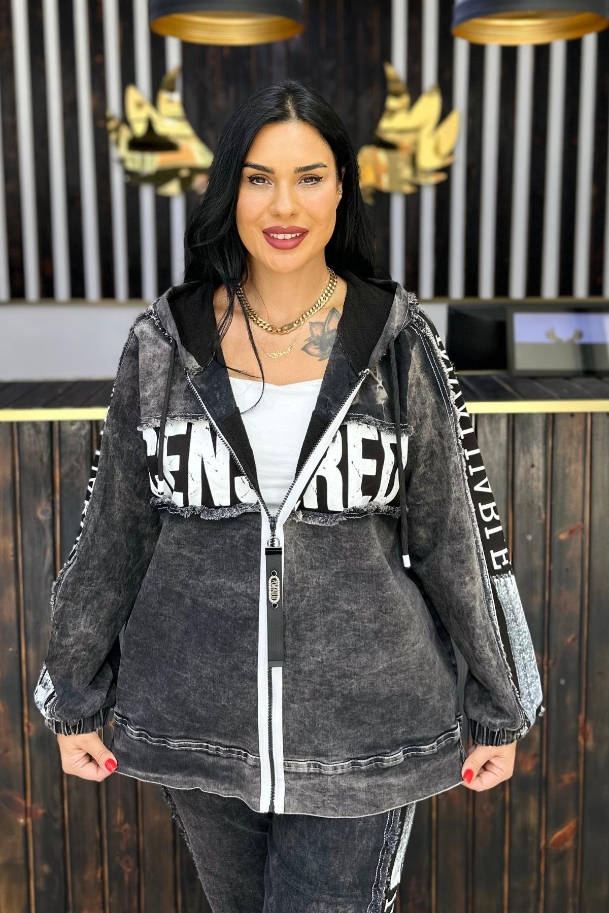 KAPŞONLU YAZI DETAYLI JEAN CEKET  BÜYÜK BEDEN