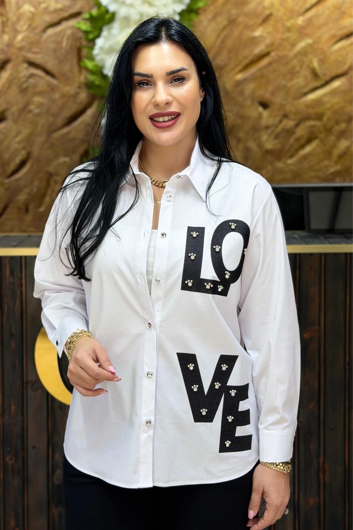 LOVE TAŞLI BEYAZ BÜYÜK BEDEN GÖMLEK
