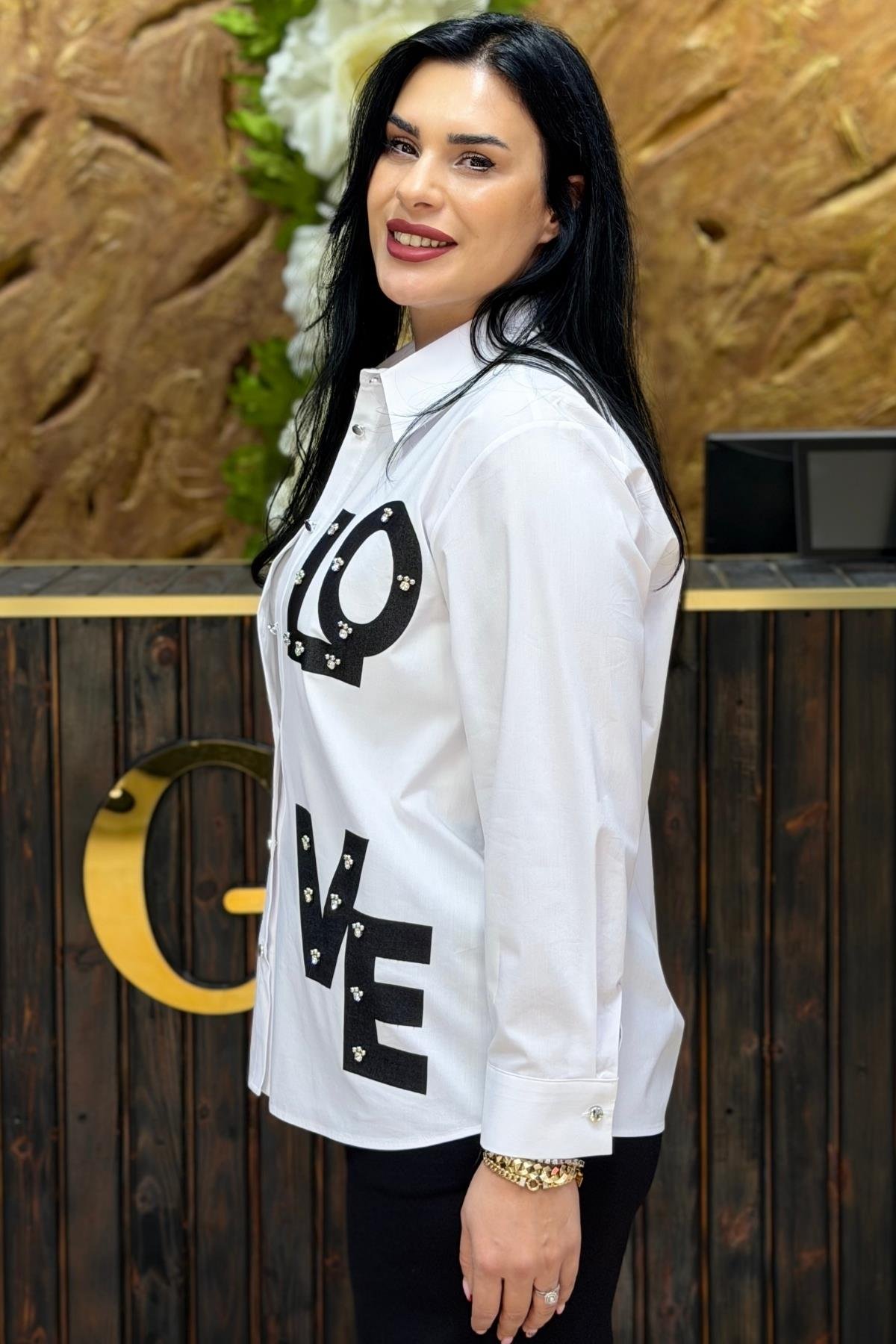 LOVE TAŞLI BEYAZ BÜYÜK BEDEN GÖMLEK