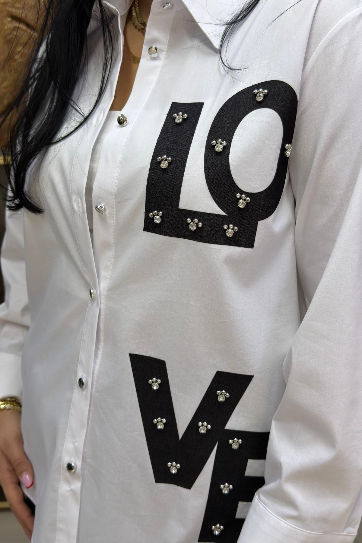 LOVE TAŞLI BEYAZ BÜYÜK BEDEN GÖMLEK