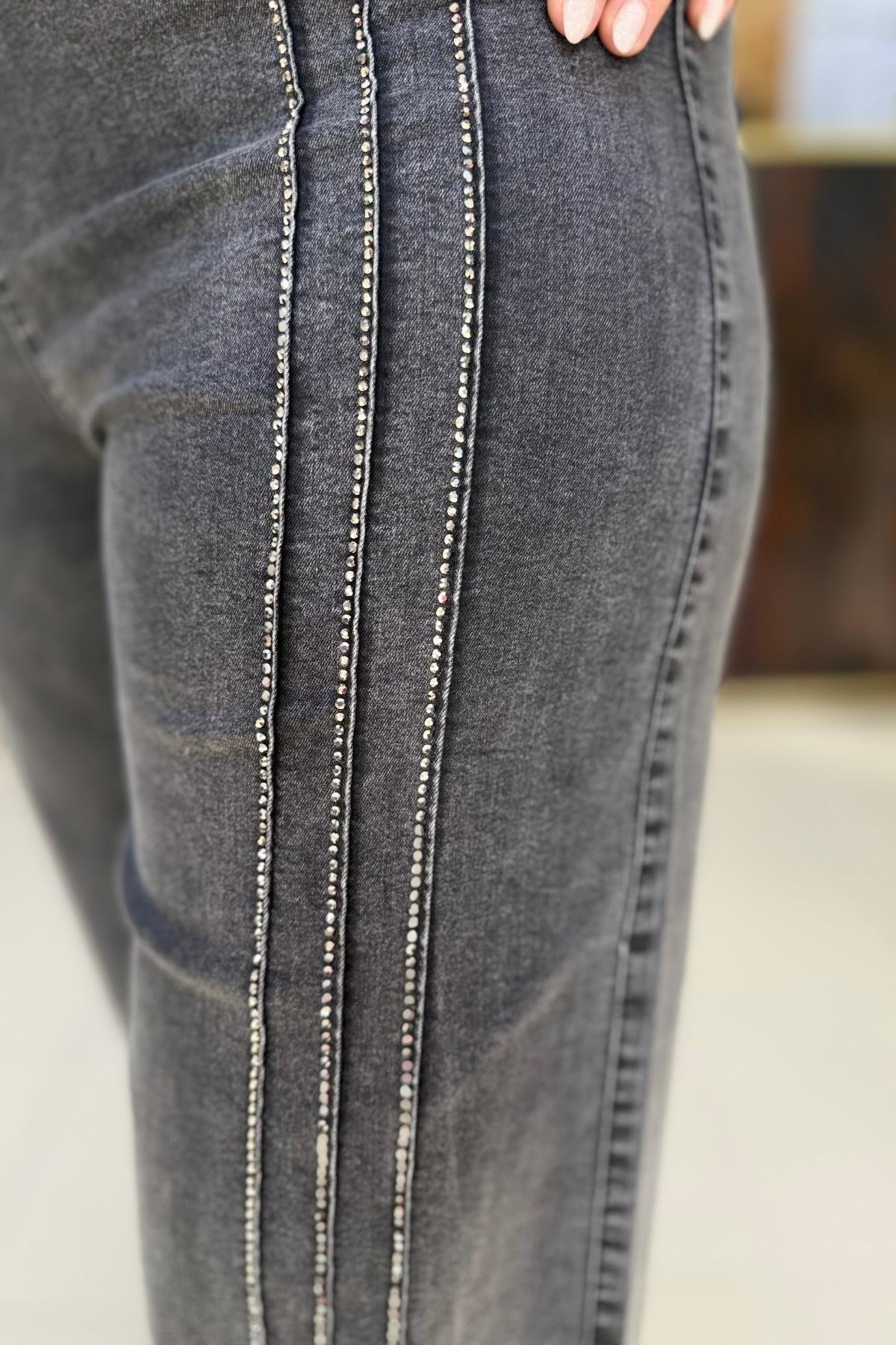 TAŞ ŞERİTLİ BÜYÜK BEDEN LİKRALI JEAN