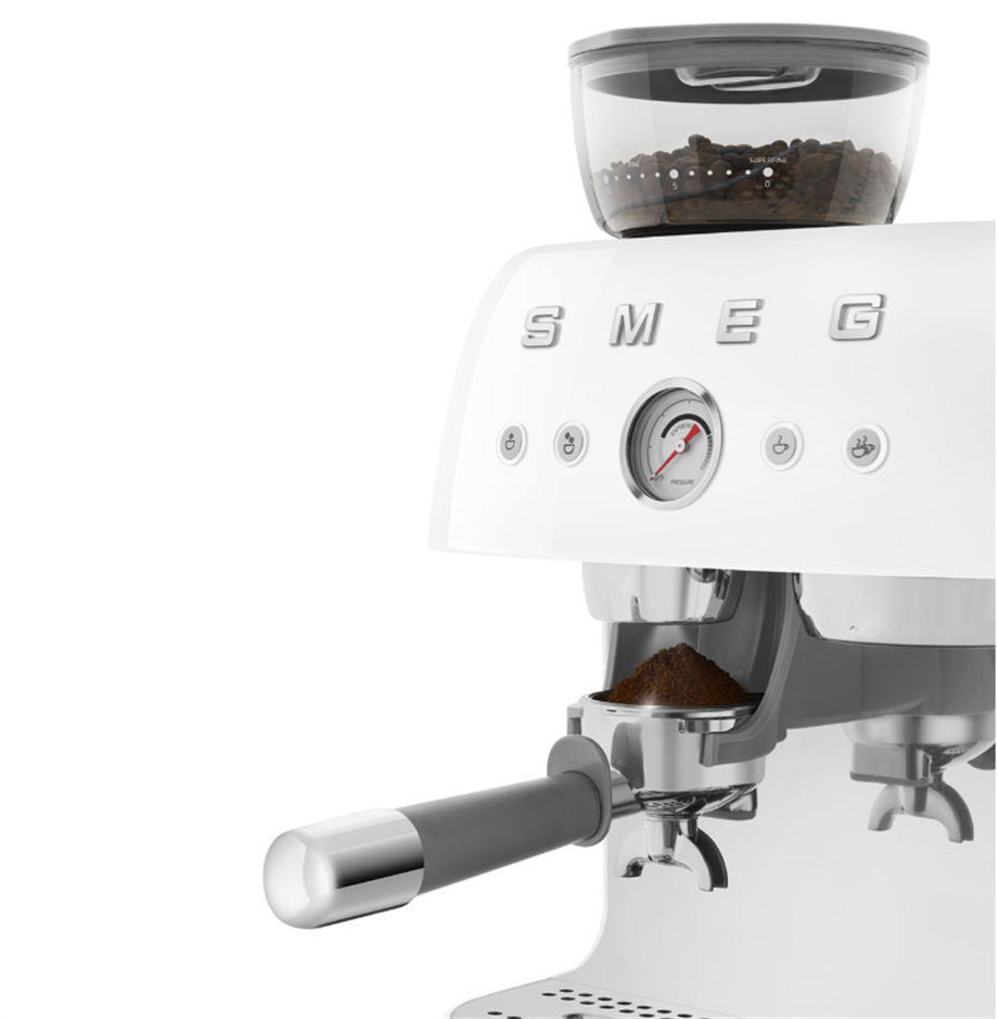 SMEG BEYAZ ÖĞÜTÜCÜLÜ ESPRESSO KAHVE MAKİNESİ ECF03BLEUEGF03WHEU