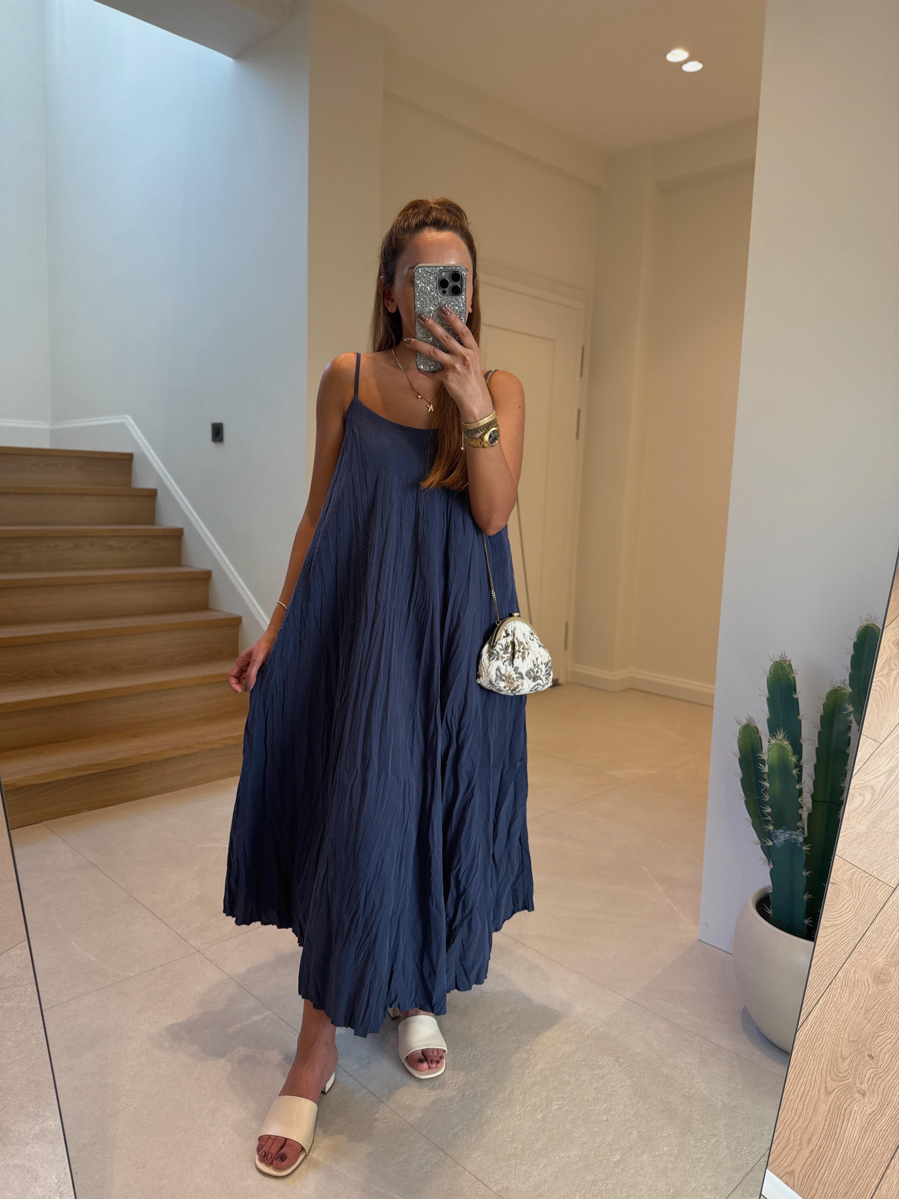 3208 Kırışık Astarlı Lacivert Elbise
