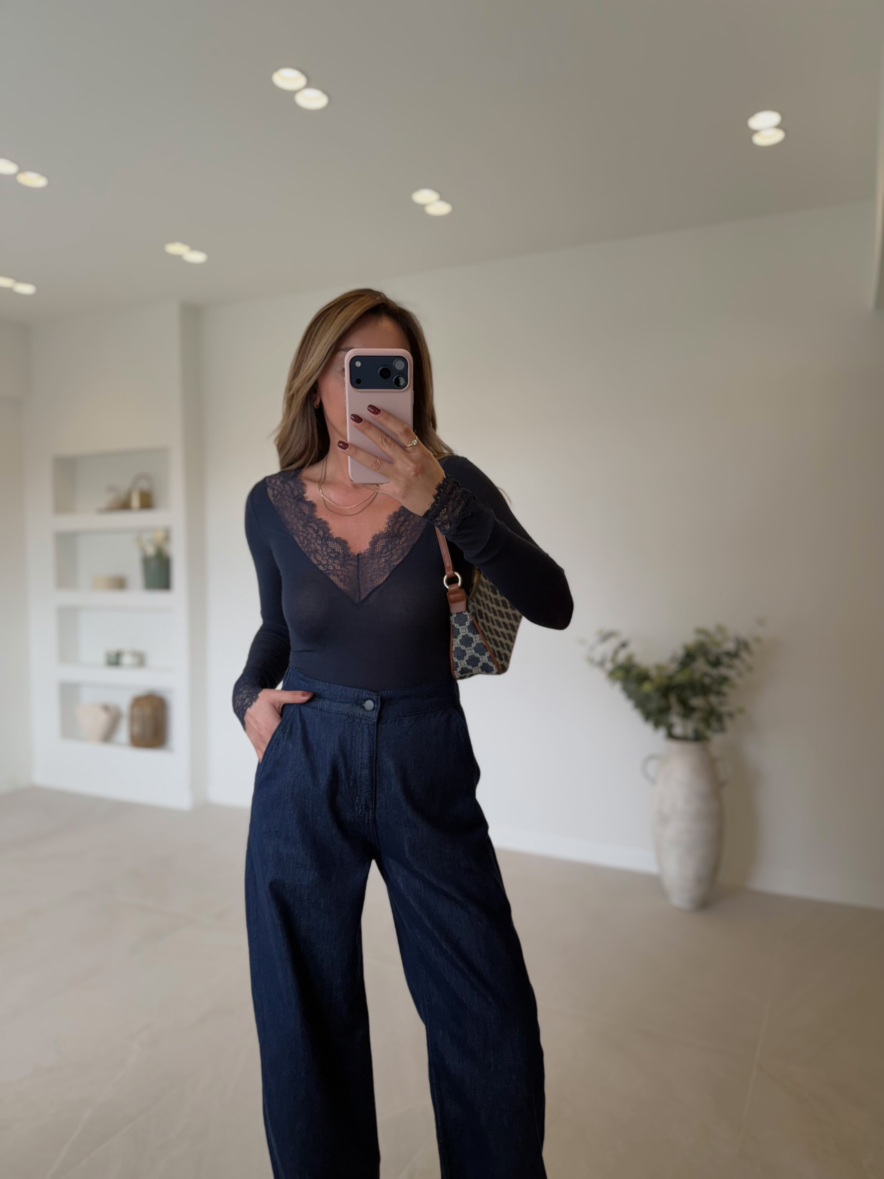 32311 Dilvin Lacivert Dantelli Kaşmir Bluz