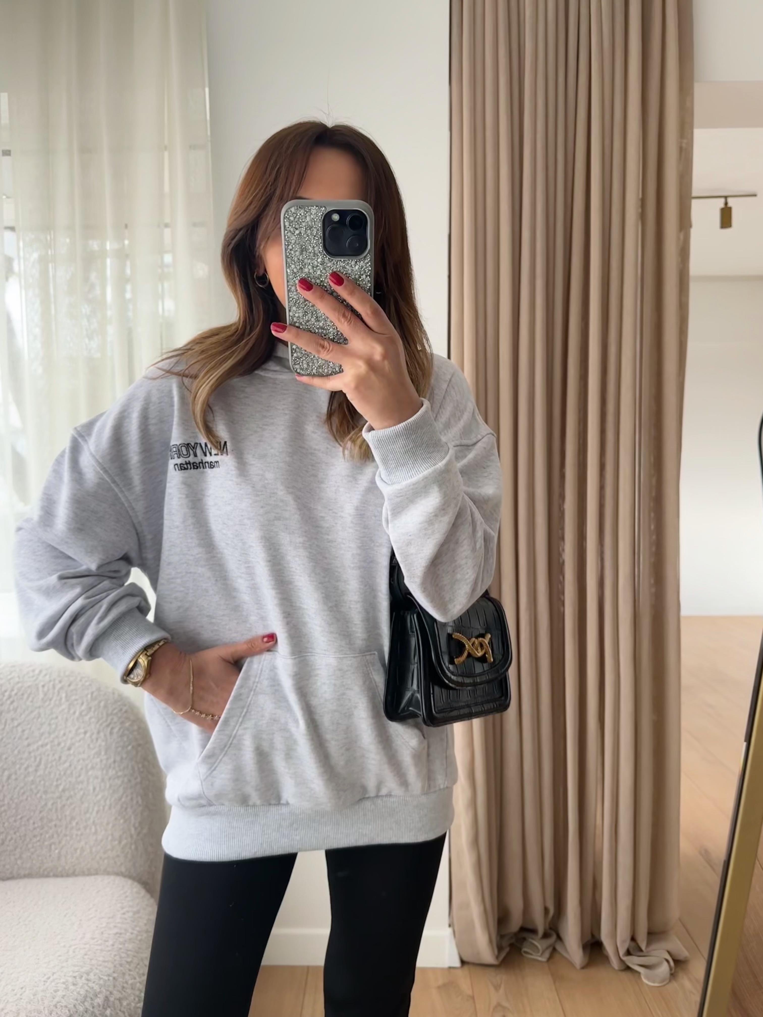 AÇIK GRİ ÖNÜ VE ARKASI YAZILI KAPÜŞONLU SWEAT