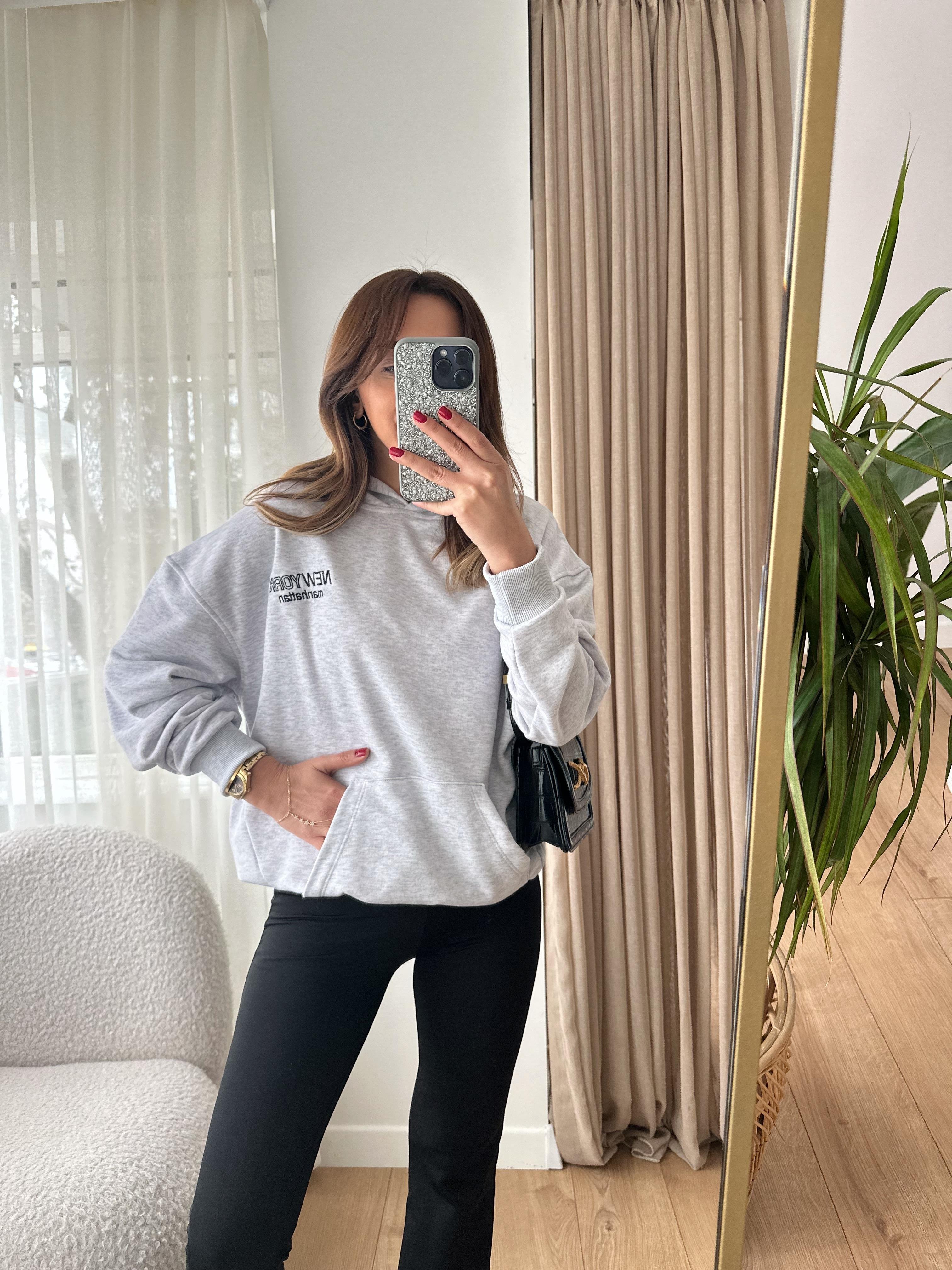 AÇIK GRİ ÖNÜ VE ARKASI YAZILI KAPÜŞONLU SWEAT
