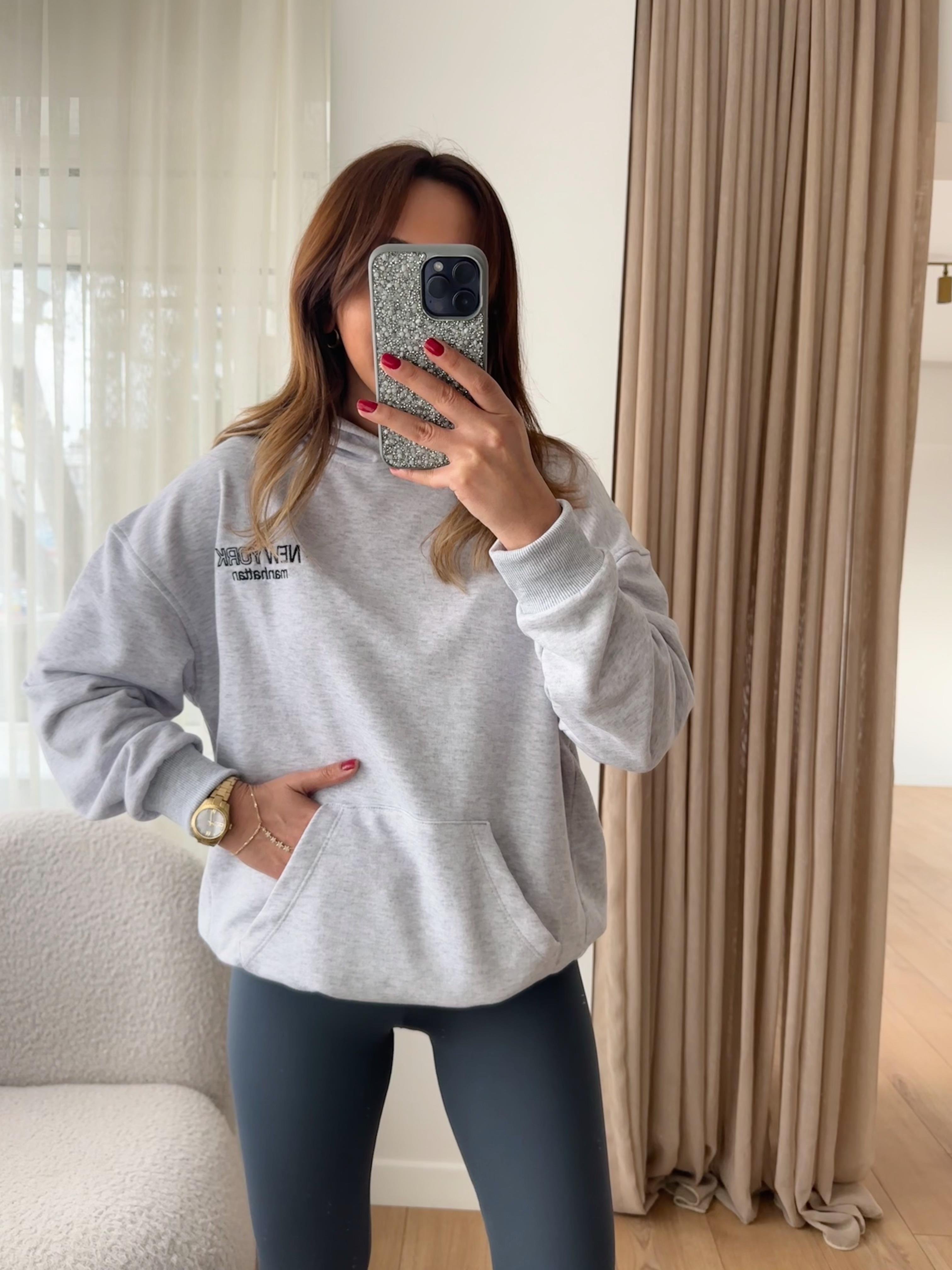 AÇIK GRİ ÖNÜ VE ARKASI YAZILI KAPÜŞONLU SWEAT