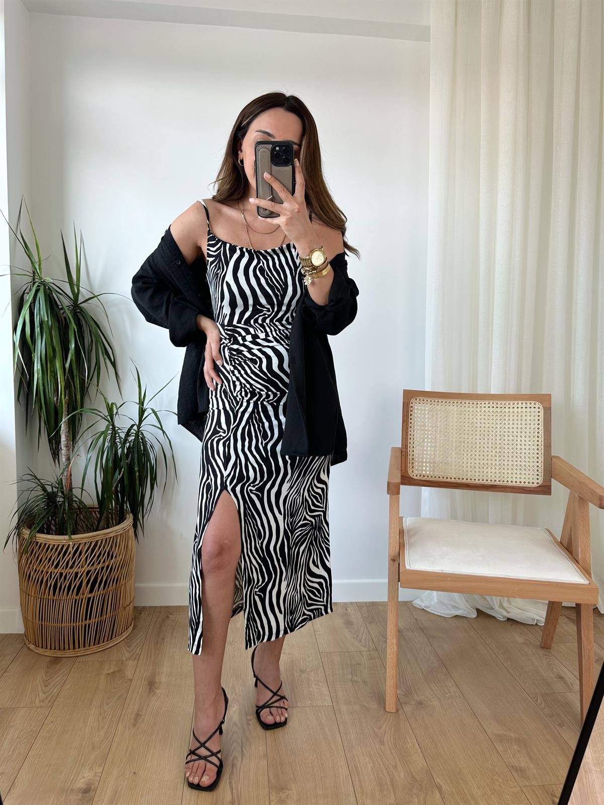 ASKILI ZEBRA YIRTMAÇLI ELBİSE