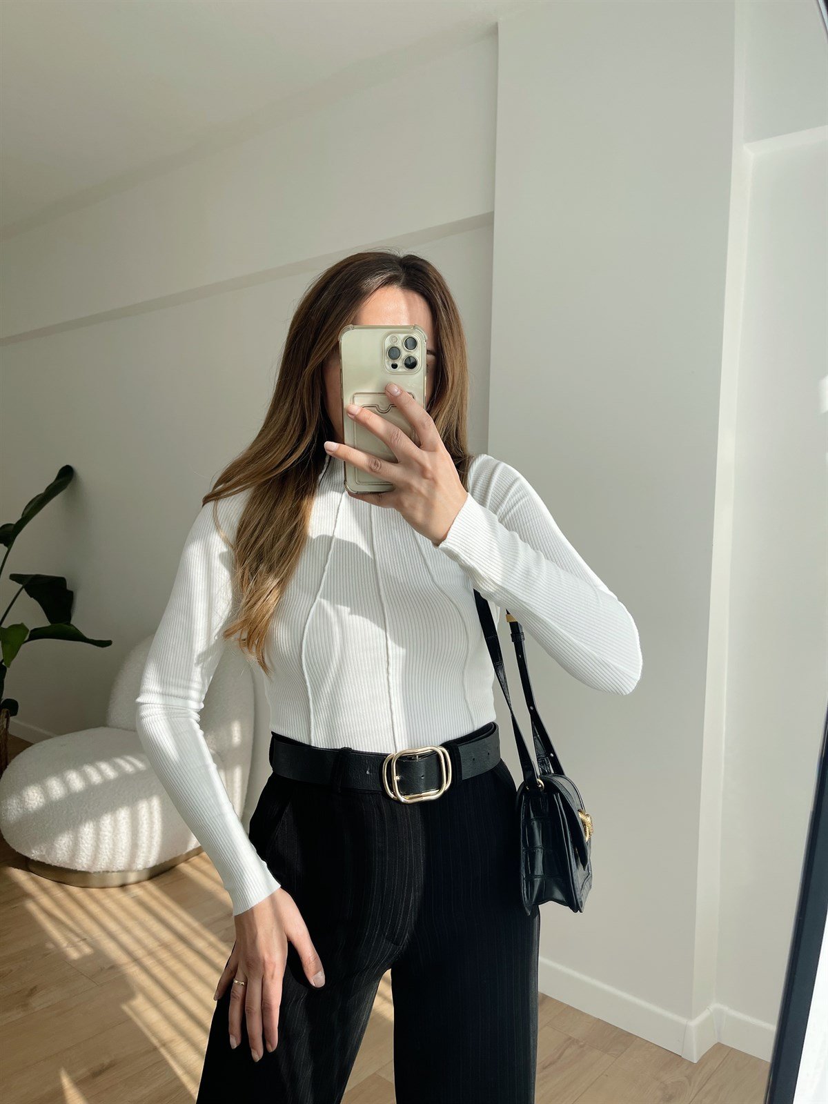 BEYAZ ÖNÜ DİKİŞLİ BLUZ