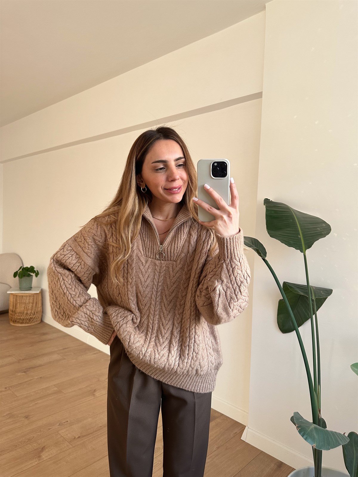 DİLVİN CAMEL KAMYONER YAKA FERMUARLI KAZAK