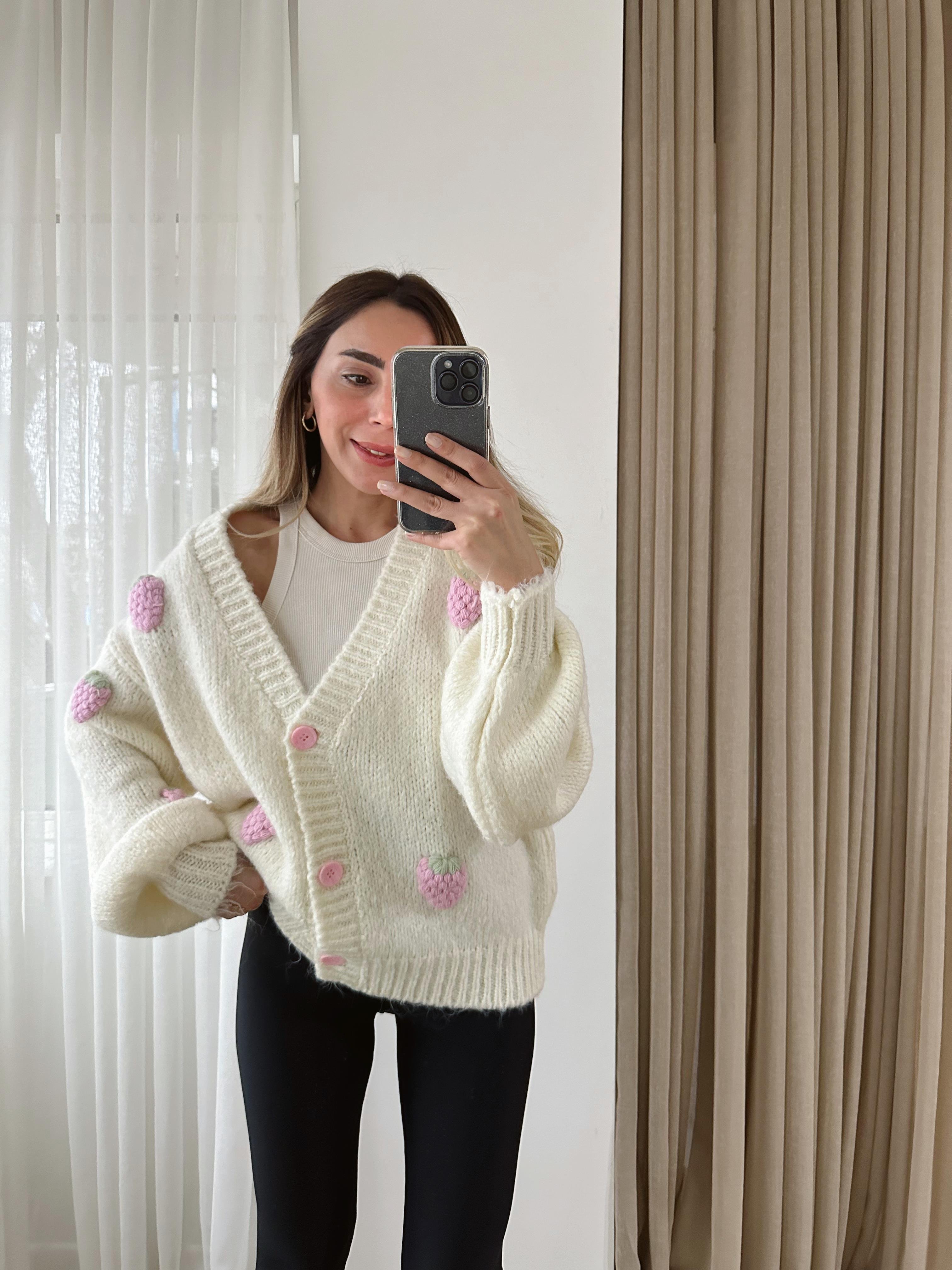 DİLVİN EKRU YÜN KARIŞIMLI  ÇİLEK NAKIŞLI HIRKA