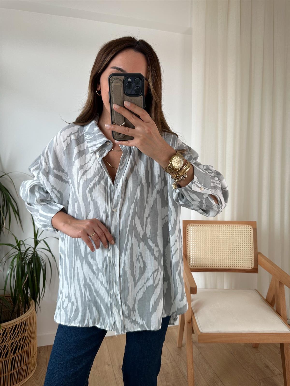 GRİ  DESENLİ TENSEL OVERSIZE GÖMLEK