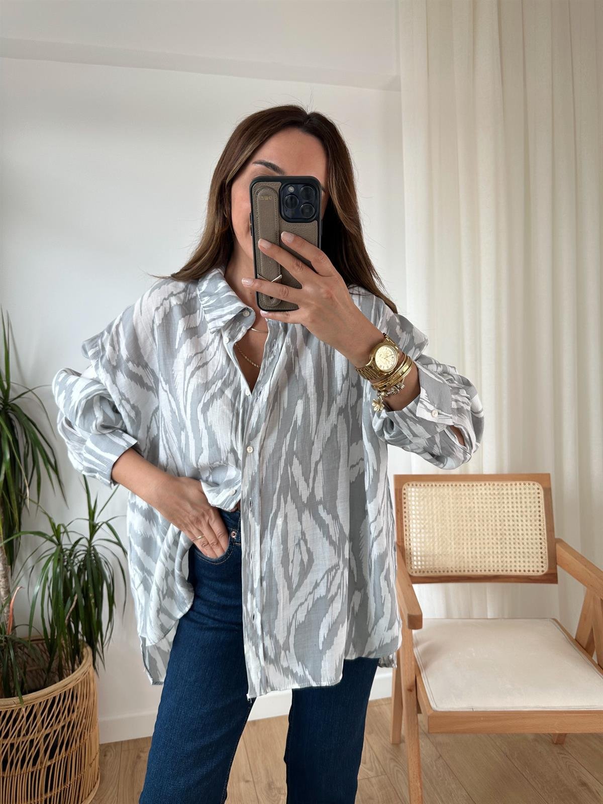 GRİ  DESENLİ TENSEL OVERSIZE GÖMLEK