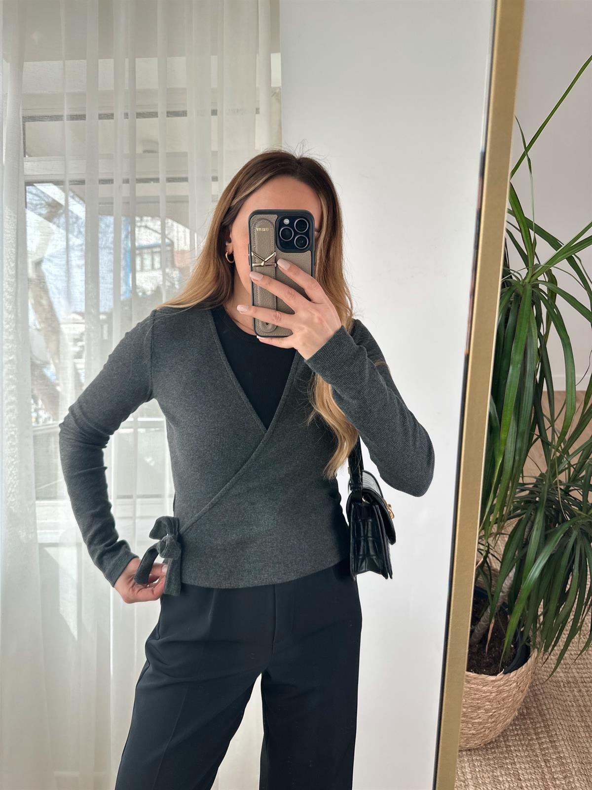 GRİ KRUVAZE ÖRME BLUZ