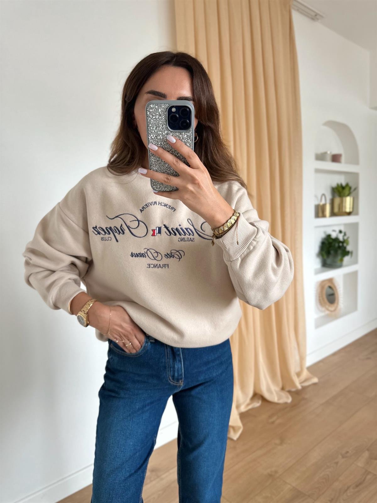 KREM ÖNÜ YAZII NAKIŞLI SWEAT