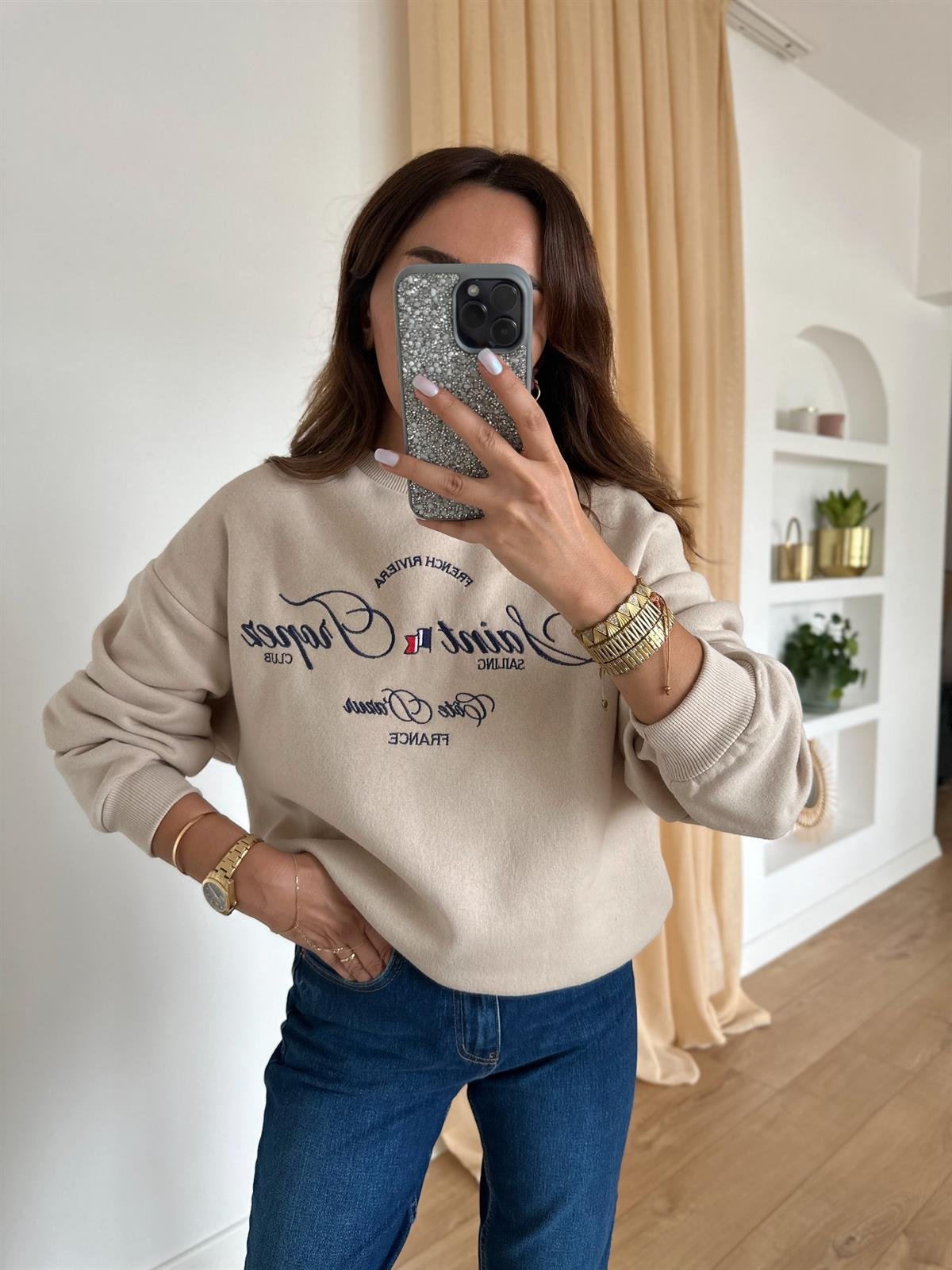 KREM ÖNÜ YAZII NAKIŞLI SWEAT