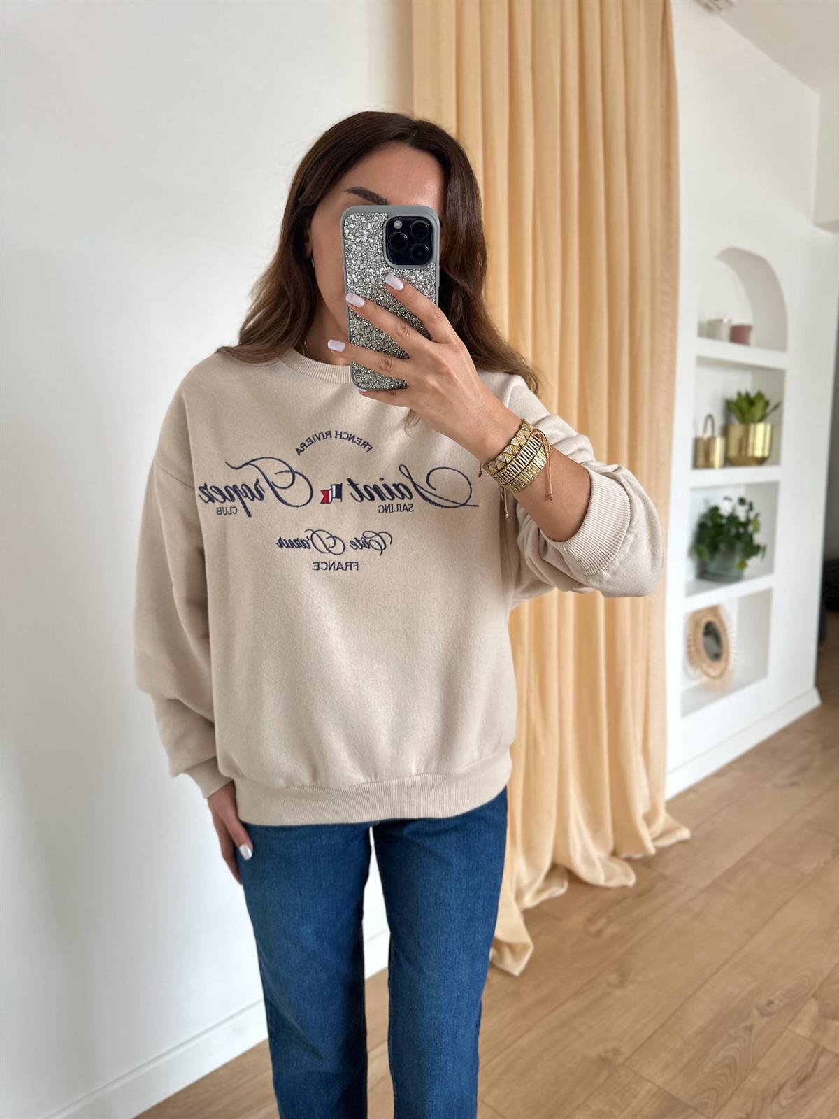 KREM ÖNÜ YAZII NAKIŞLI SWEAT