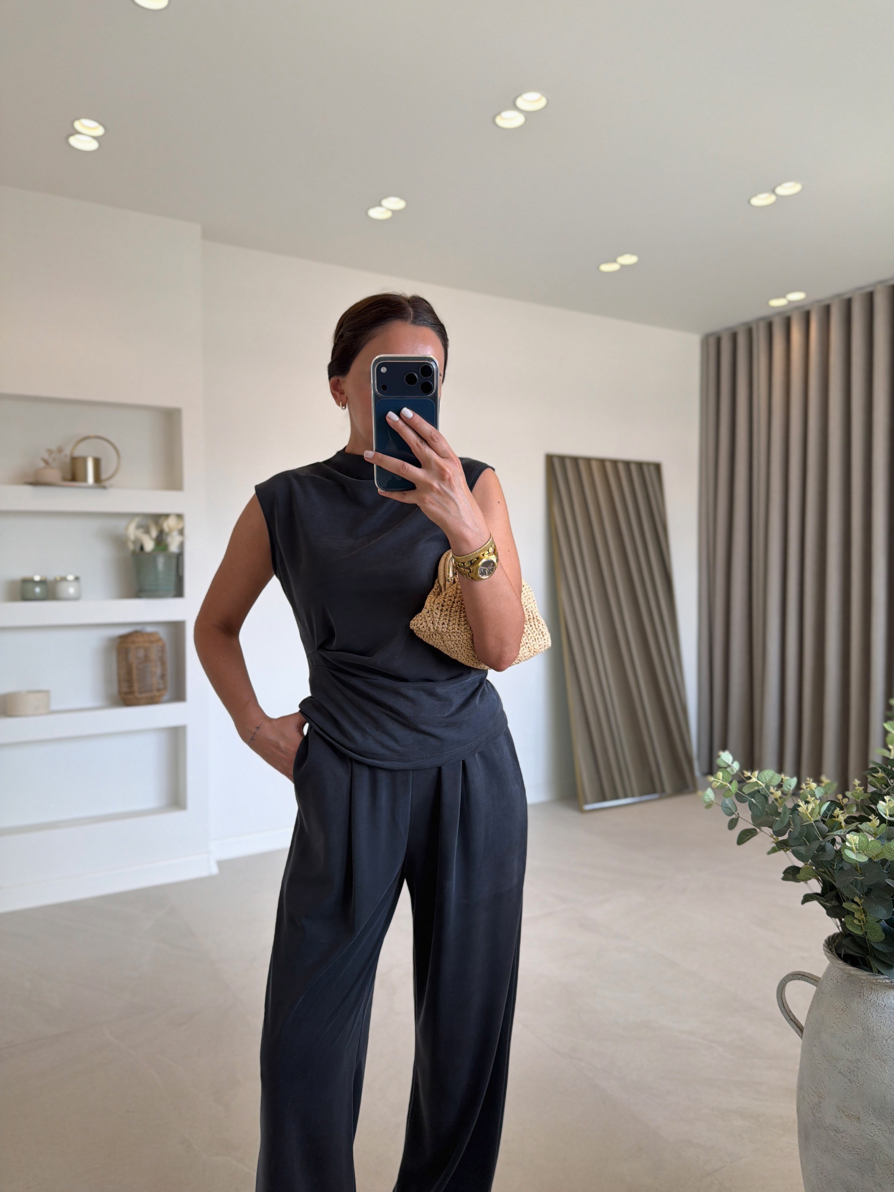 Low 7332 Pike Sıfır Kol Siyah Bluz Pantolon Takım