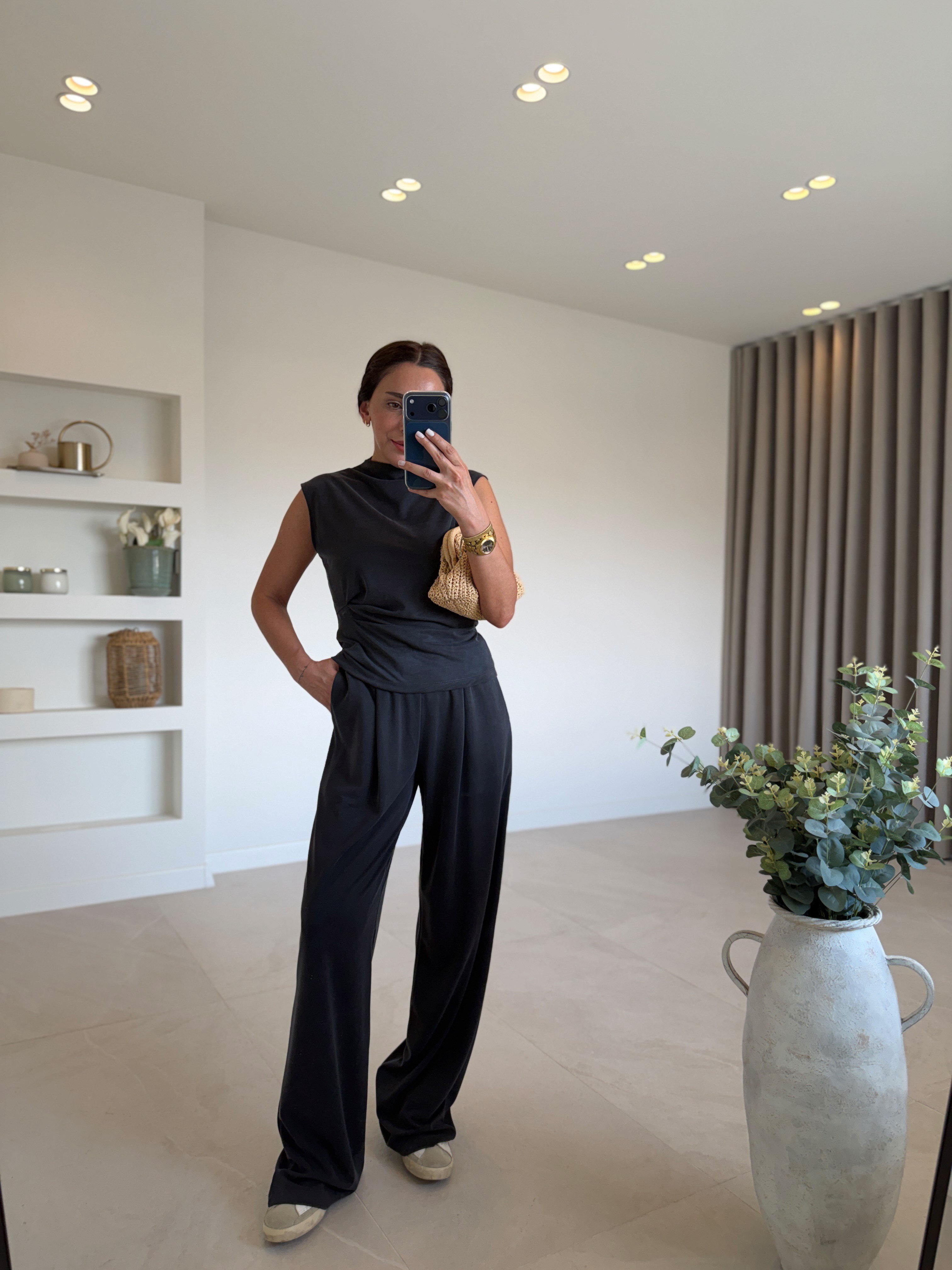 Low 7332 Pike Sıfır Kol Siyah Bluz Pantolon Takım