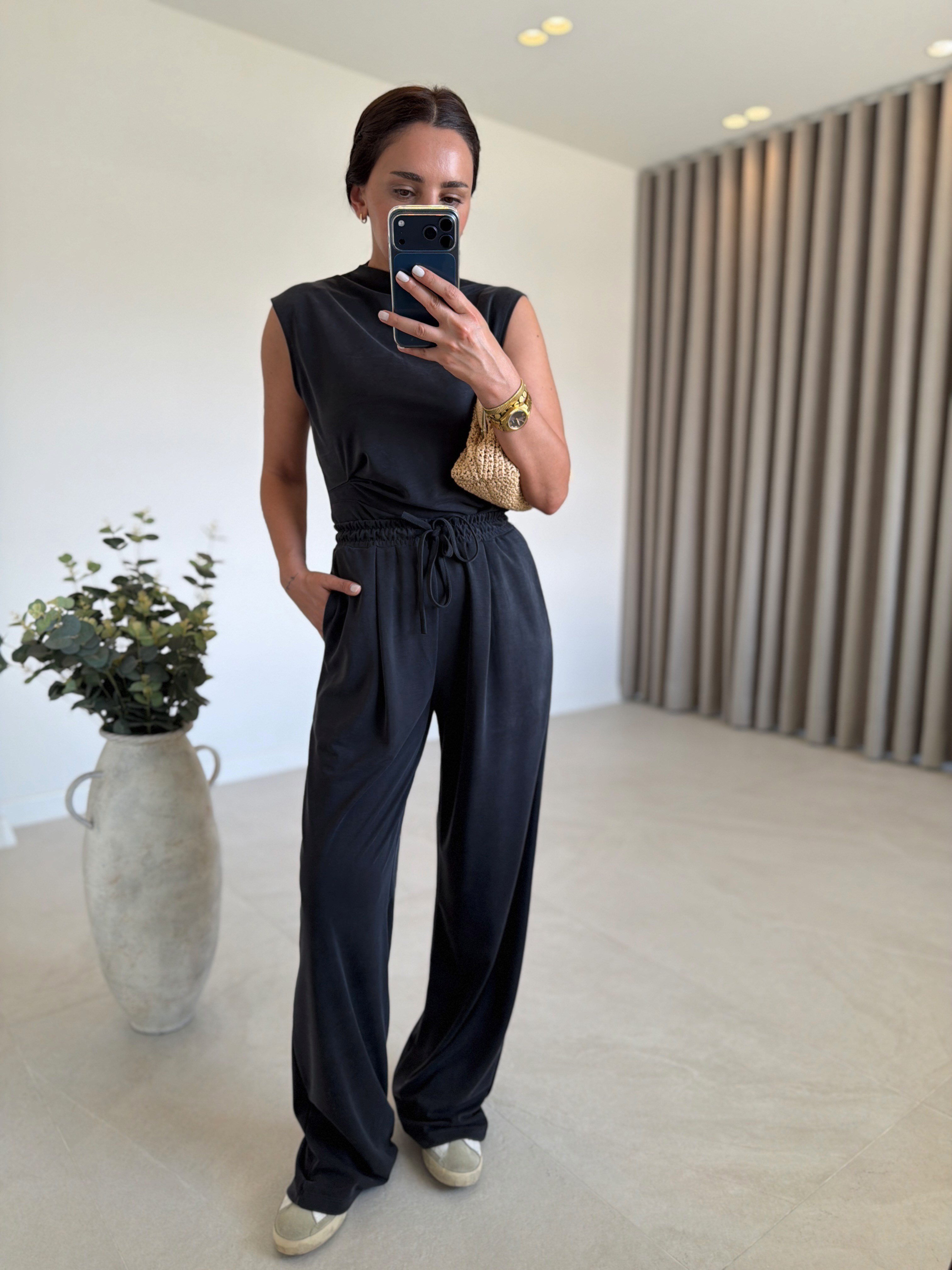 Low 7332 Pike Sıfır Kol Siyah Bluz Pantolon Takım