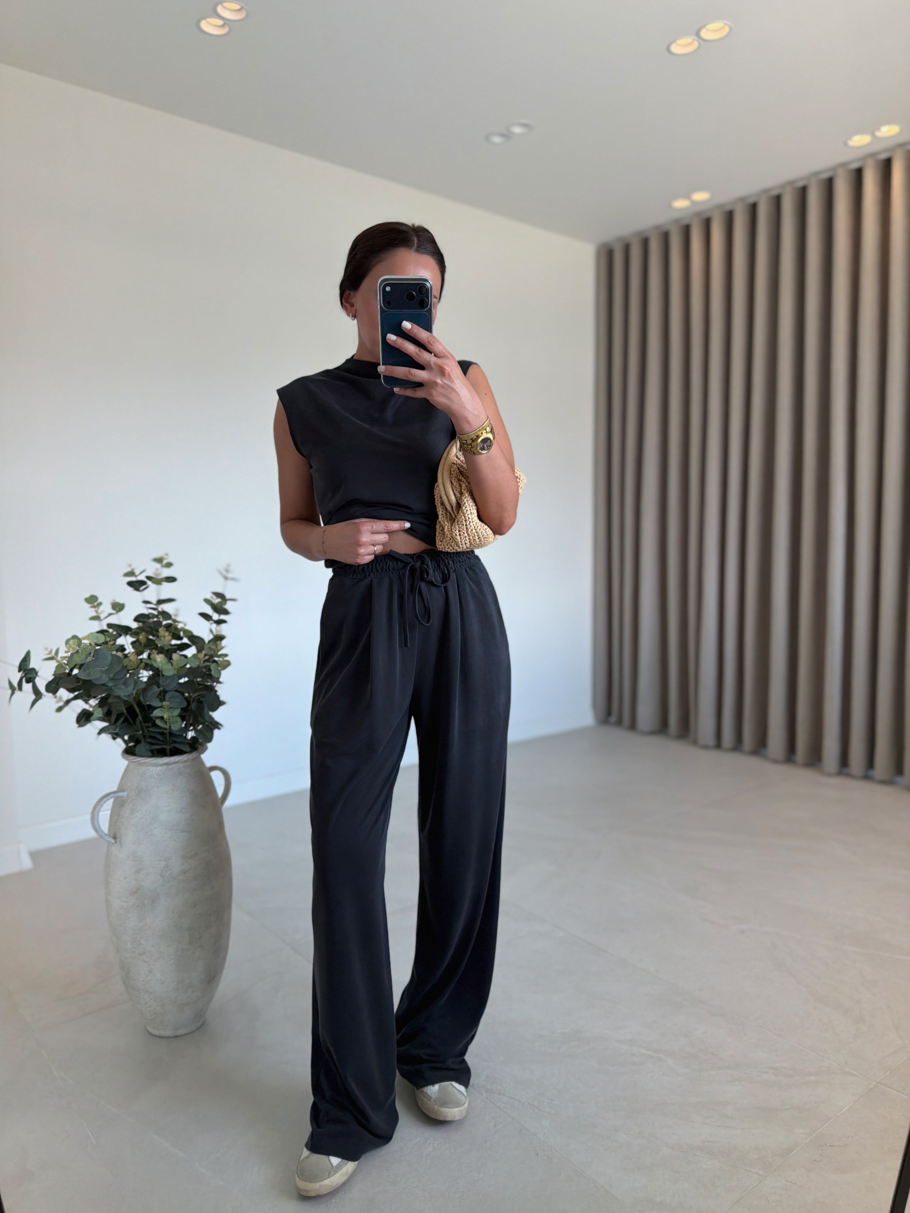 Low 7332 Pike Sıfır Kol Siyah Bluz Pantolon Takım