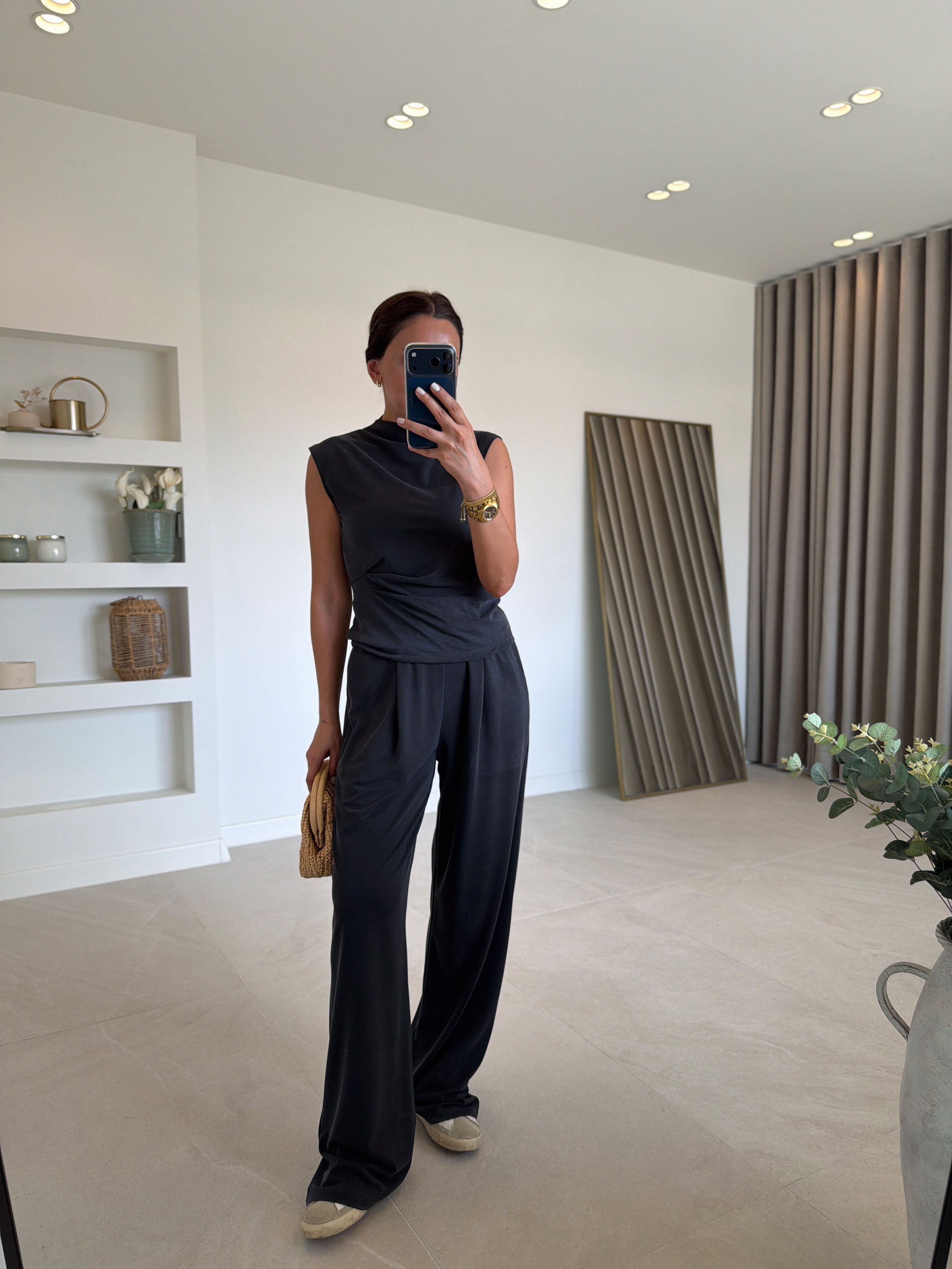 Low 7332 Pike Sıfır Kol Siyah Bluz Pantolon Takım