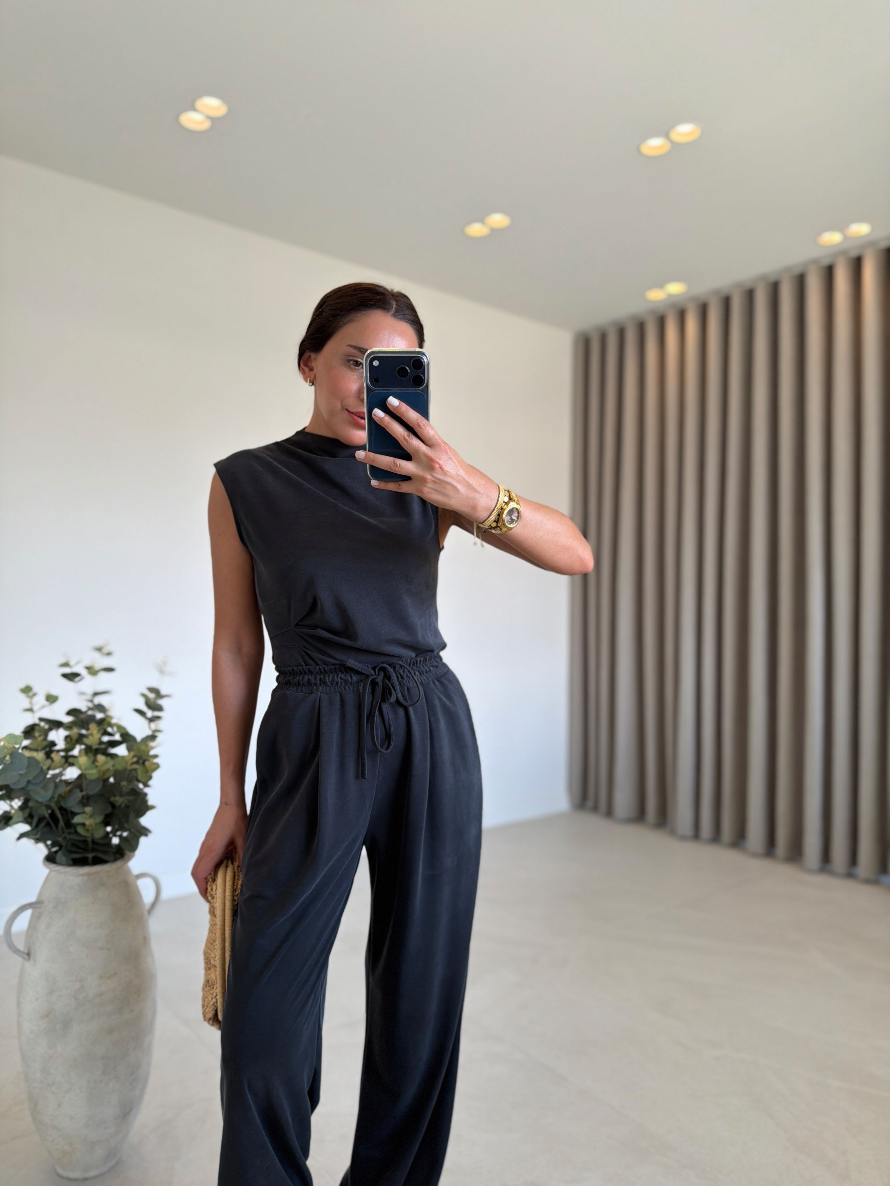 Low 7332 Pike Sıfır Kol Siyah Bluz Pantolon Takım