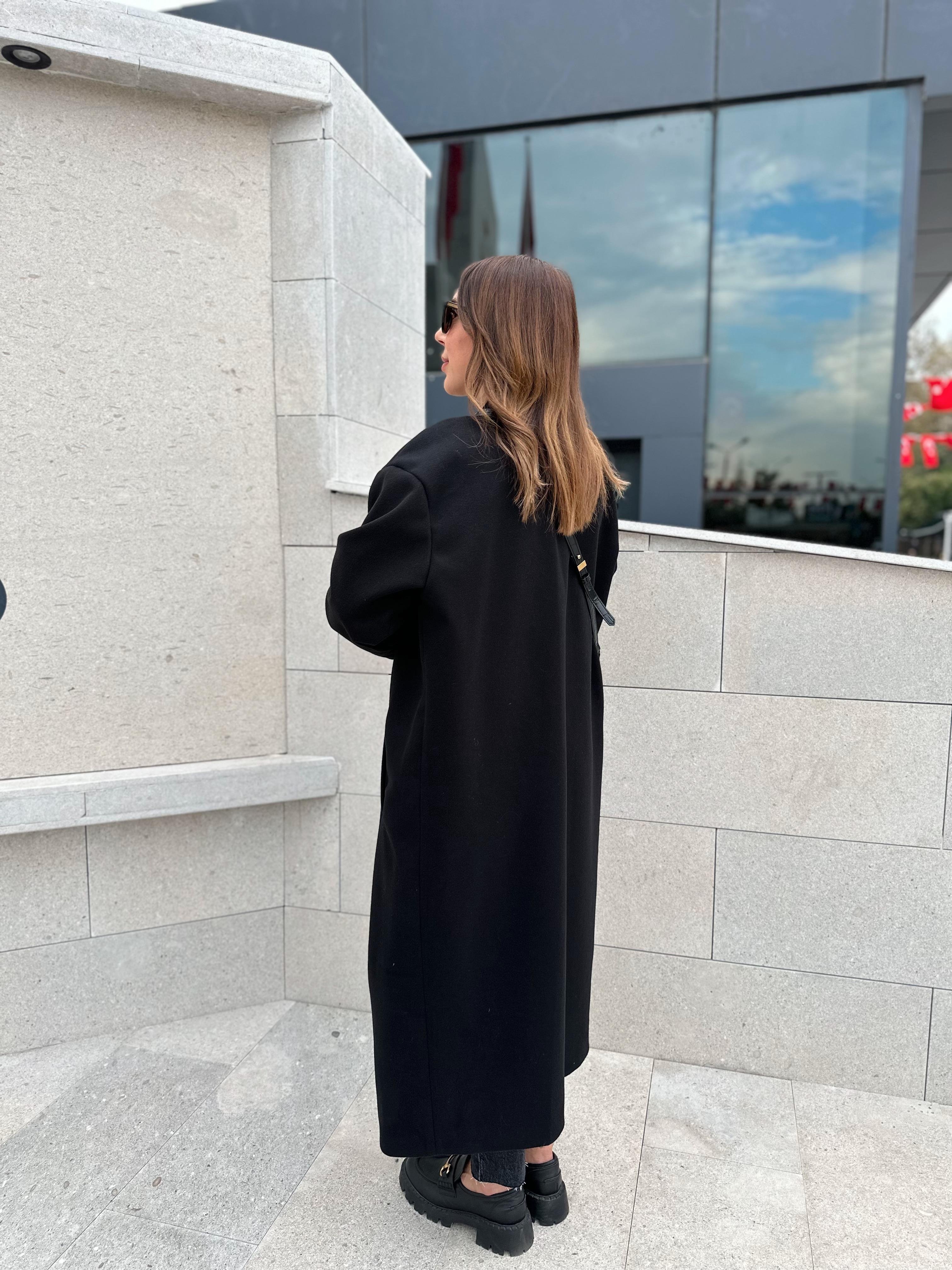 SİYAH ASTARLI OVERSIZE KAŞE KABAN