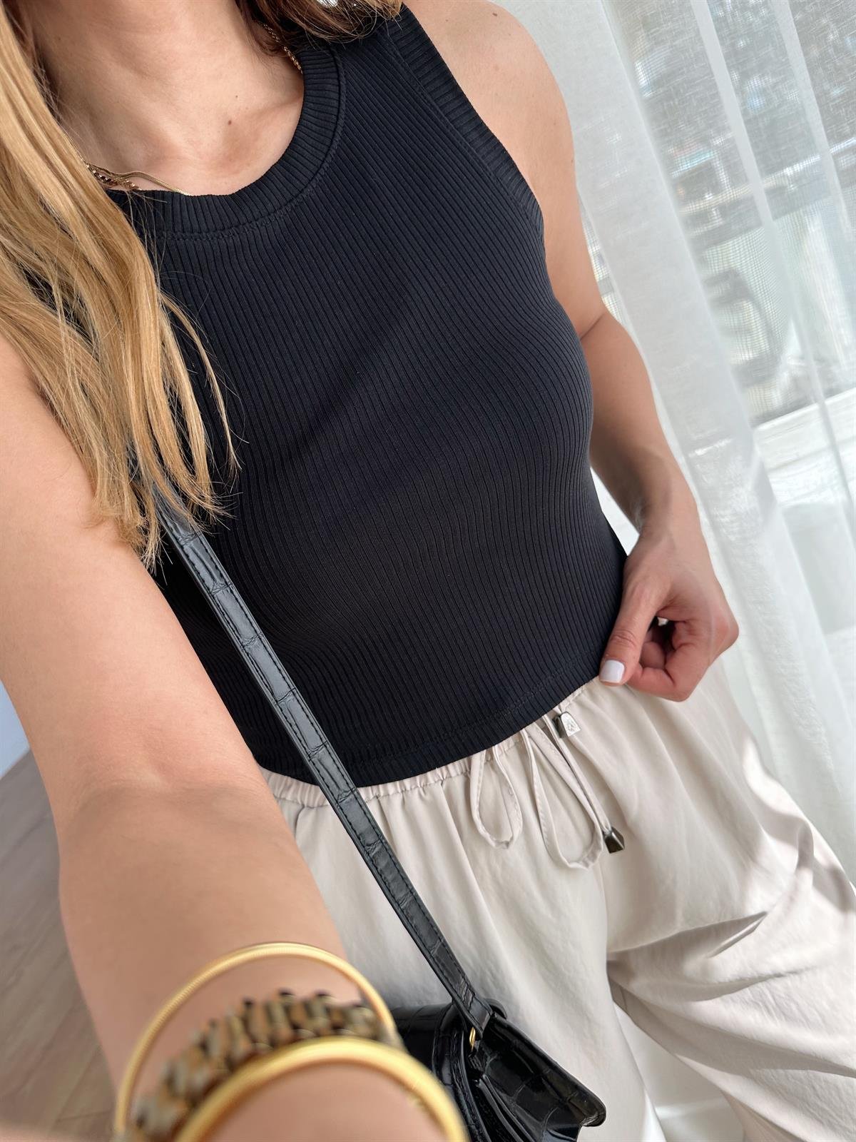SİYAH BİSİKLET YAKA FİTİLLİ CROP