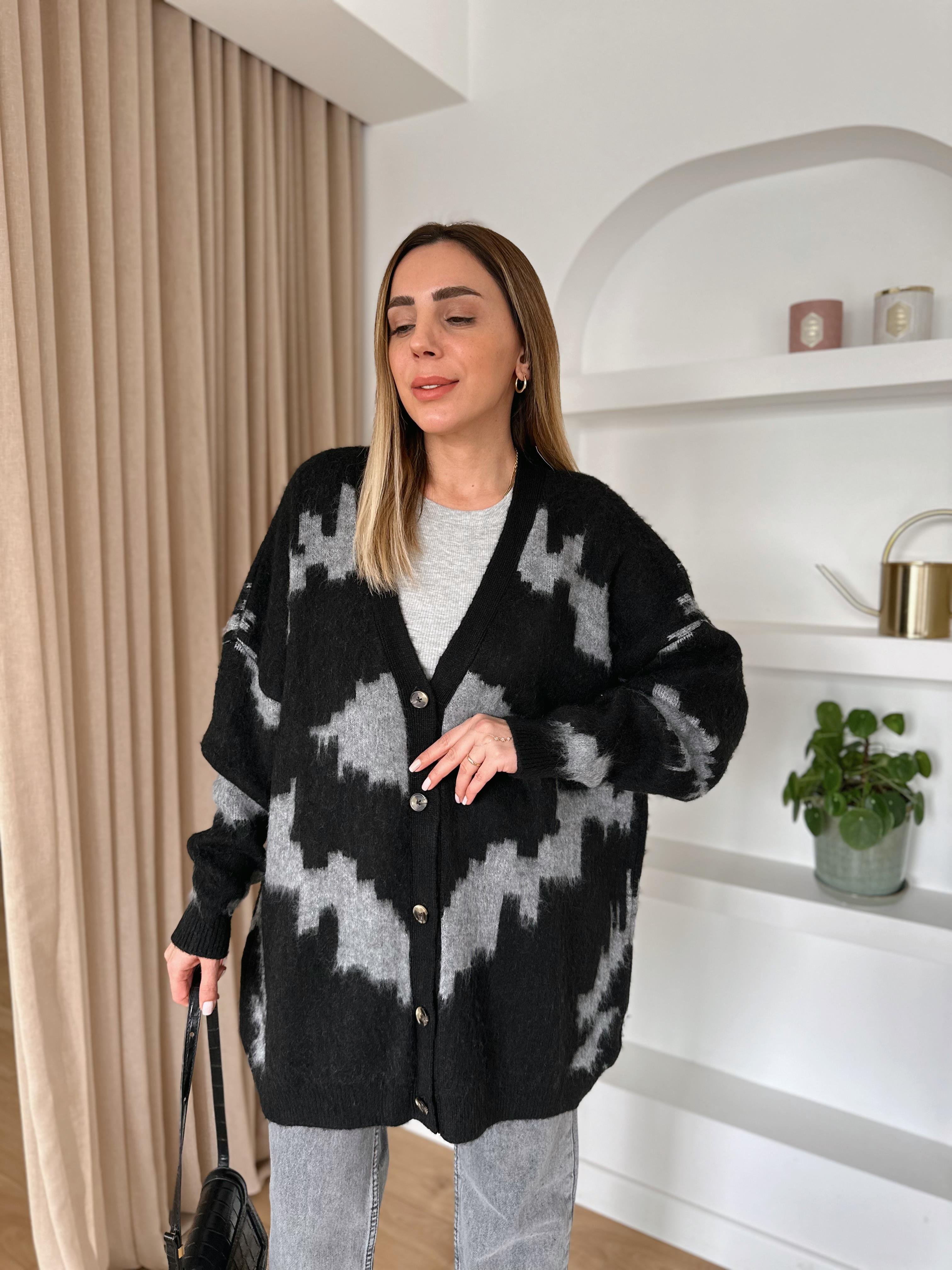 SİYAH DESENLİ ŞARDONLU KALIN HIRKA